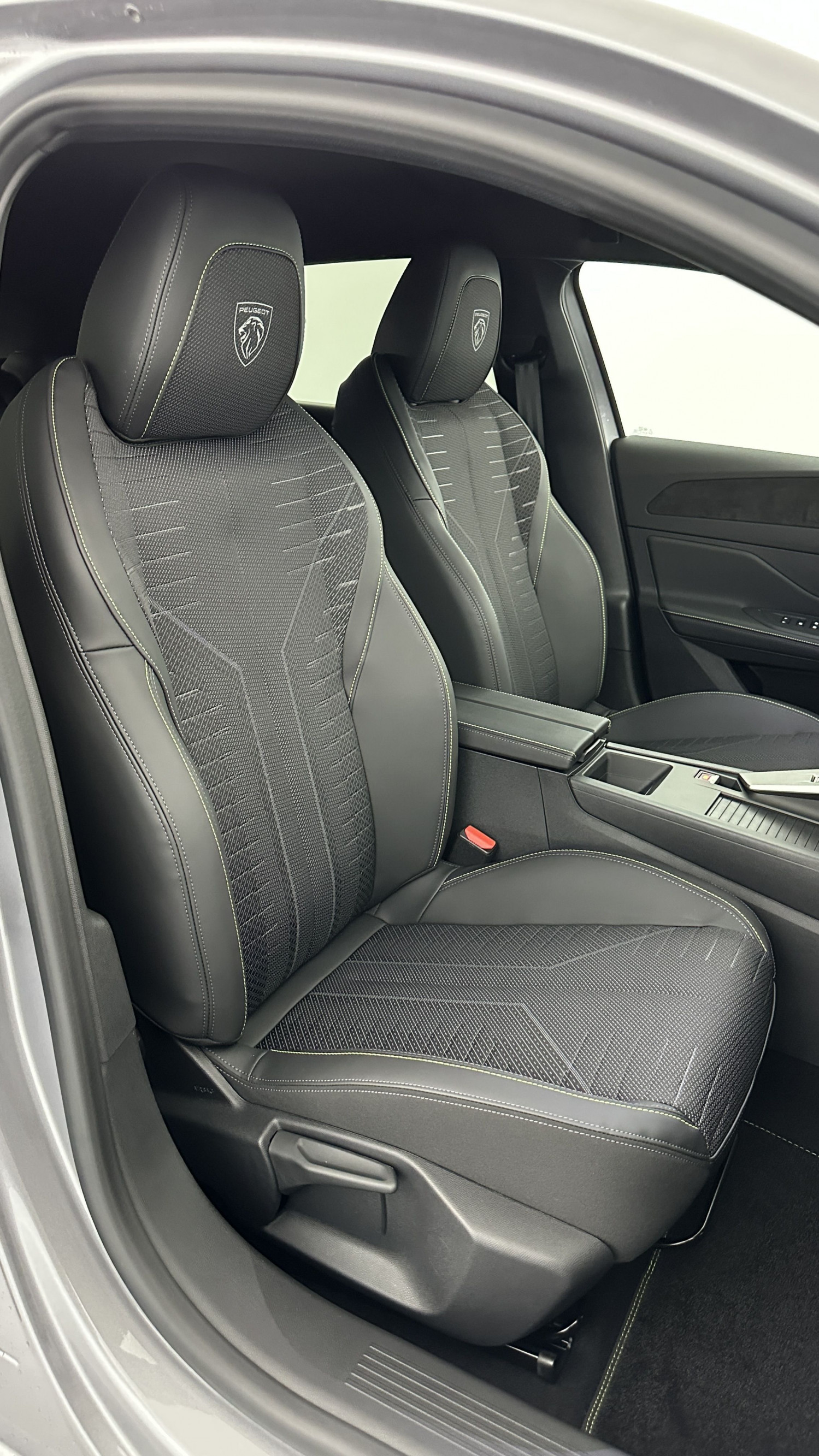 Vente en ligne Peugeot 308 308 III(2) 1.2 Hybrid 145ch GT e-DCS6 au prix de 29 900 €