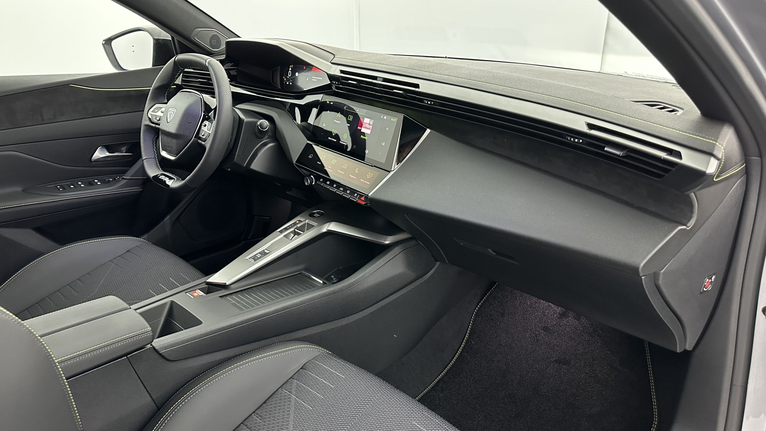 Vente en ligne Peugeot 308 308 III(2) 1.2 Hybrid 145ch GT e-DCS6 au prix de 29 900 €