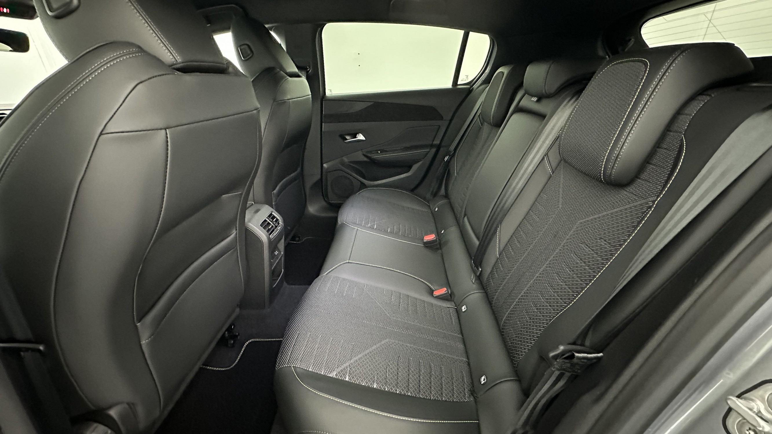 Vente en ligne Peugeot 308 308 III(2) 1.2 Hybrid 145ch GT e-DCS6 au prix de 29 900 €