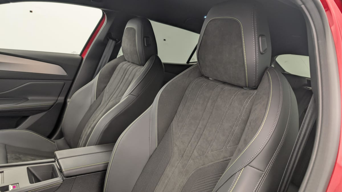 Vente en ligne Peugeot 408 Hybrid 145 e-DCS6 GT au prix de 28 510 €