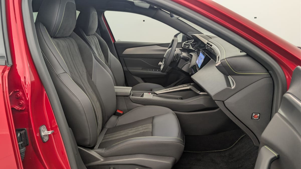 Vente en ligne Peugeot 408 Hybrid 145 e-DCS6 GT au prix de 28 510 €