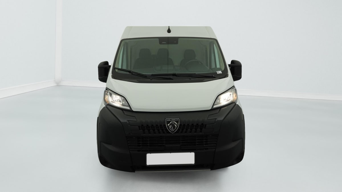 Peugeot Boxer Fourgon BOXER FGN TOLE 3.0 T L2H2 120 S S BVM6 occasion de 2025 en vente à Rennes