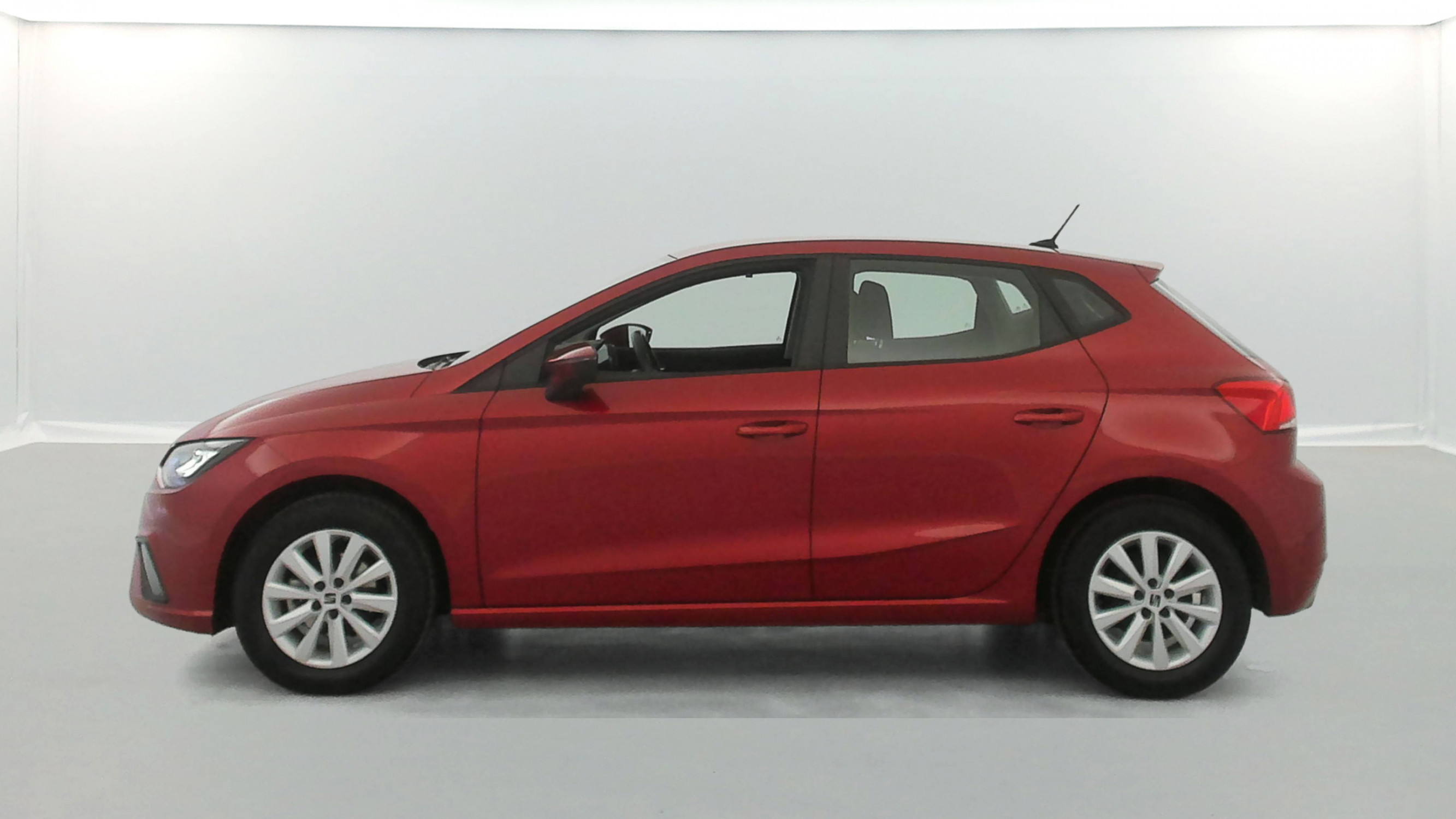 Vente en ligne Seat Ibiza 1.0 95ch Style Business Suréquipée + Attelage au prix de 13 980 €