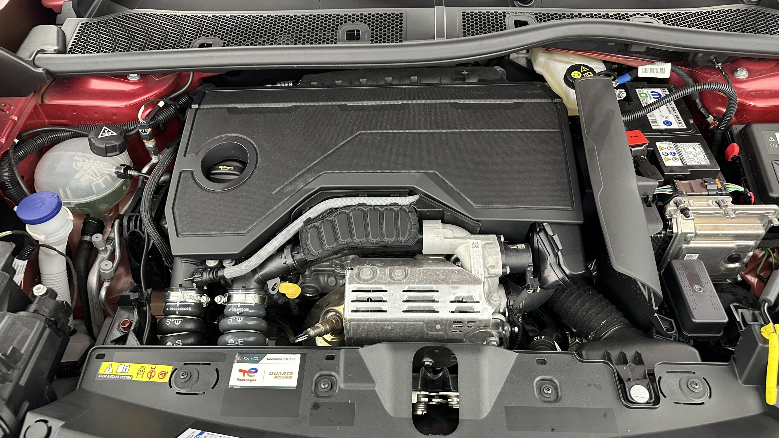 Vente en ligne Peugeot 2008 2008 II 1.2 Hybrid 145ch Allure e-DCS6 au prix de 24 710 €