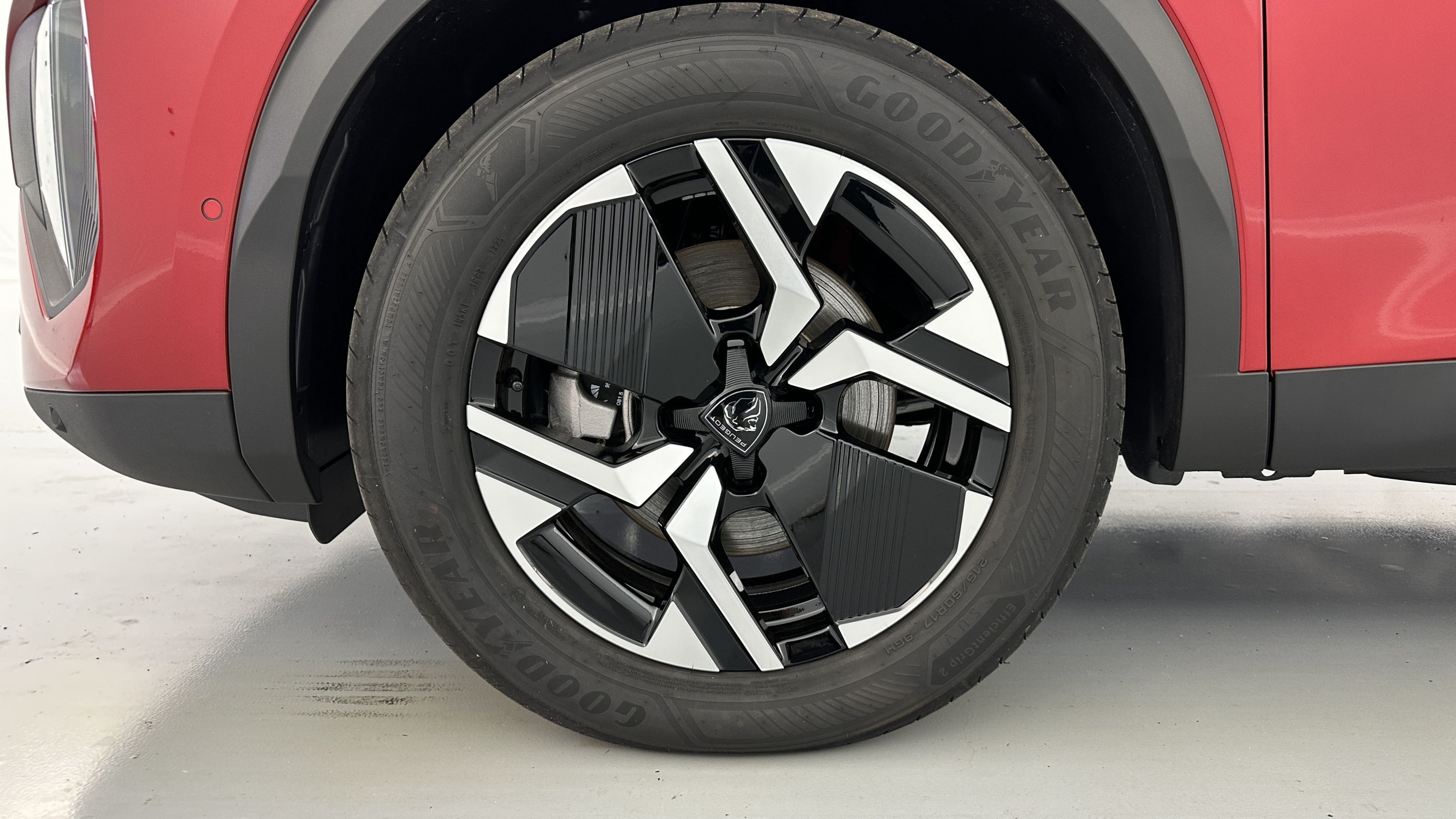 Vente en ligne Peugeot 2008 2008 II 1.2 Hybrid 145ch Allure e-DCS6 au prix de 24 710 €