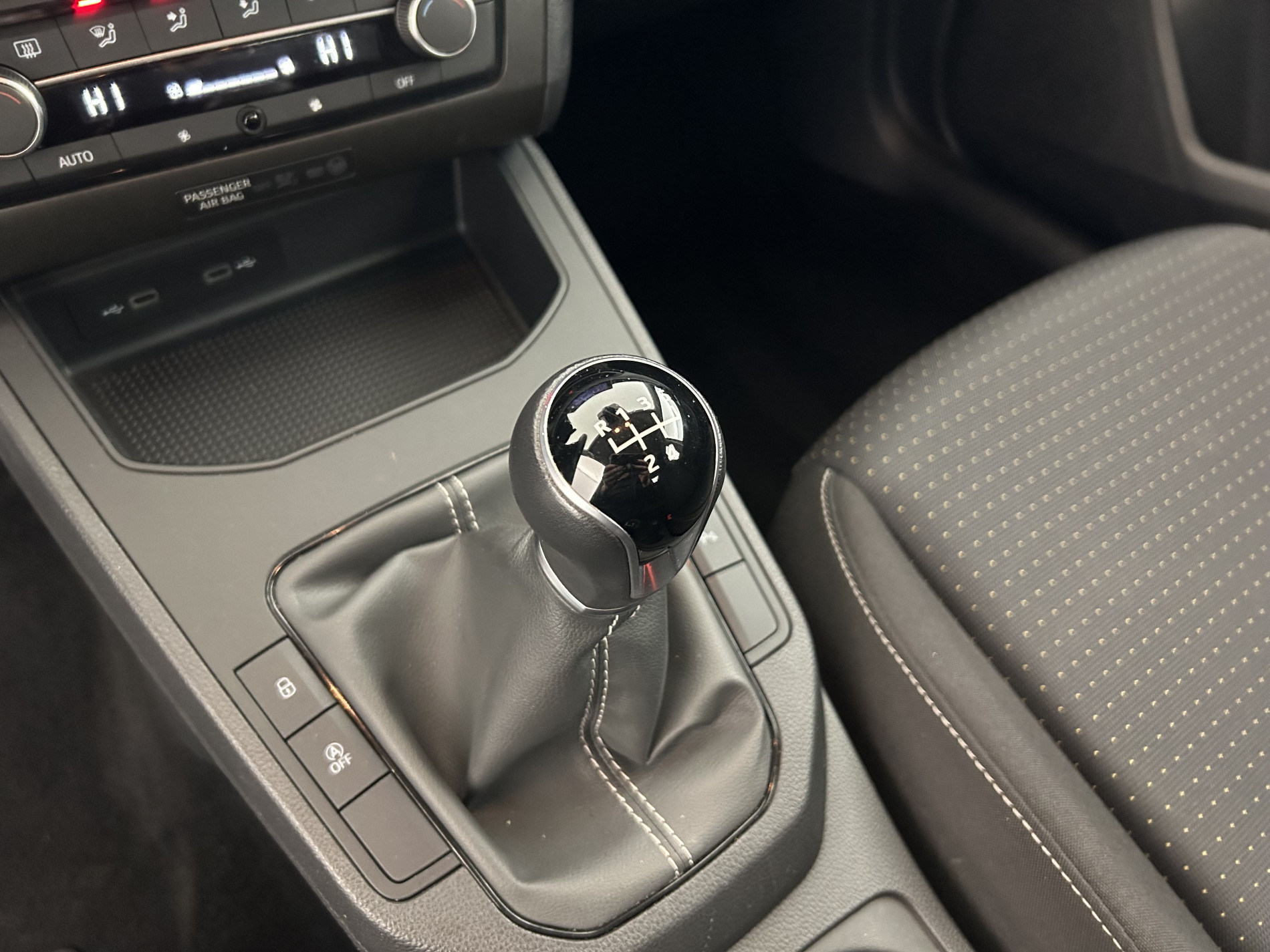 Vente en ligne Seat Ibiza 1.0 95ch Style Business Suréquipée + Attelage au prix de 13 980 €
