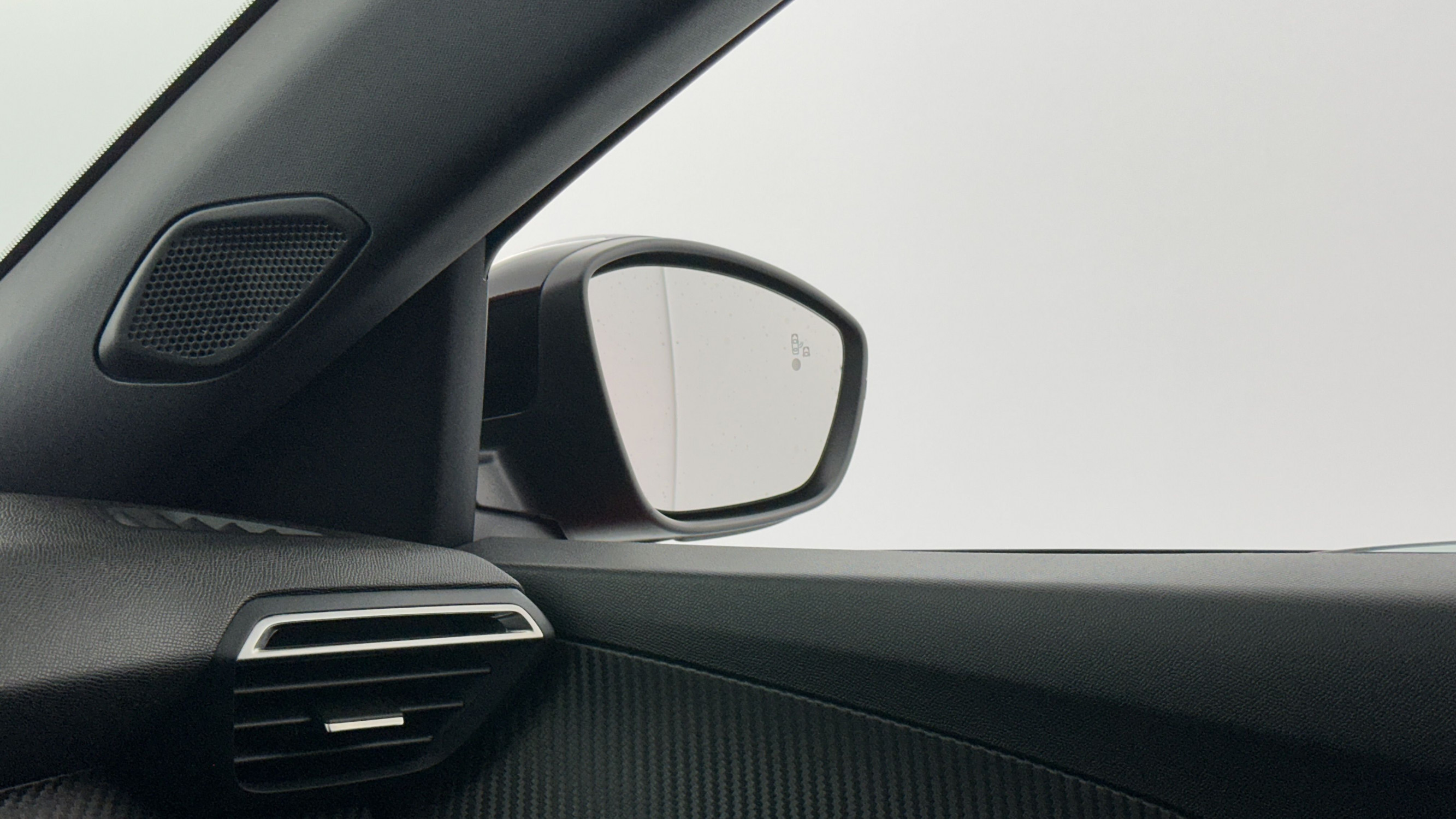 Vente en ligne Peugeot 2008 2008 II 1.2 Hybrid 145ch Allure e-DCS6 au prix de 24 710 €