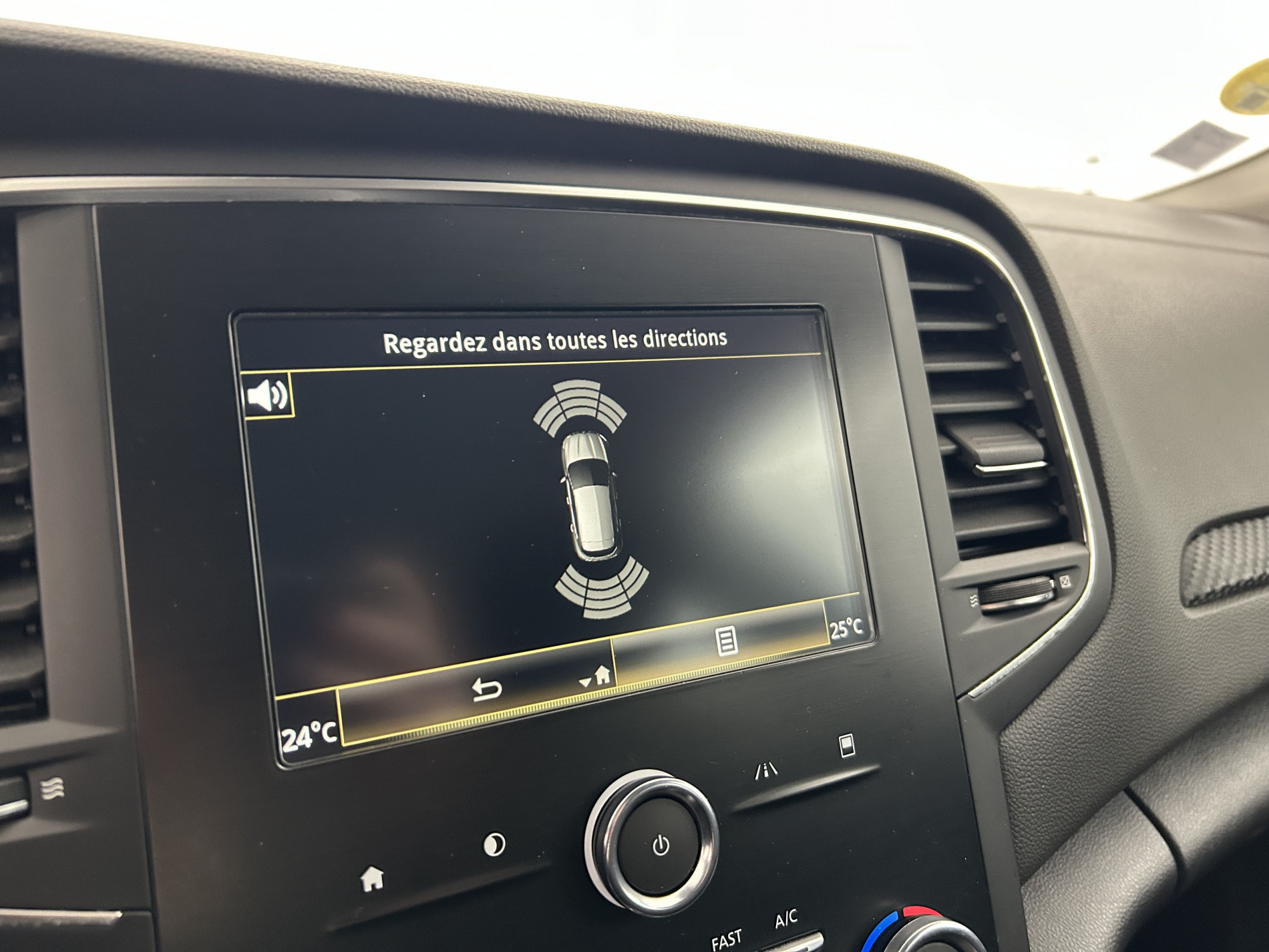 Vente en ligne Renault Megane 1.5 Blue dCi 115ch Business EDC au prix de 14 490 €