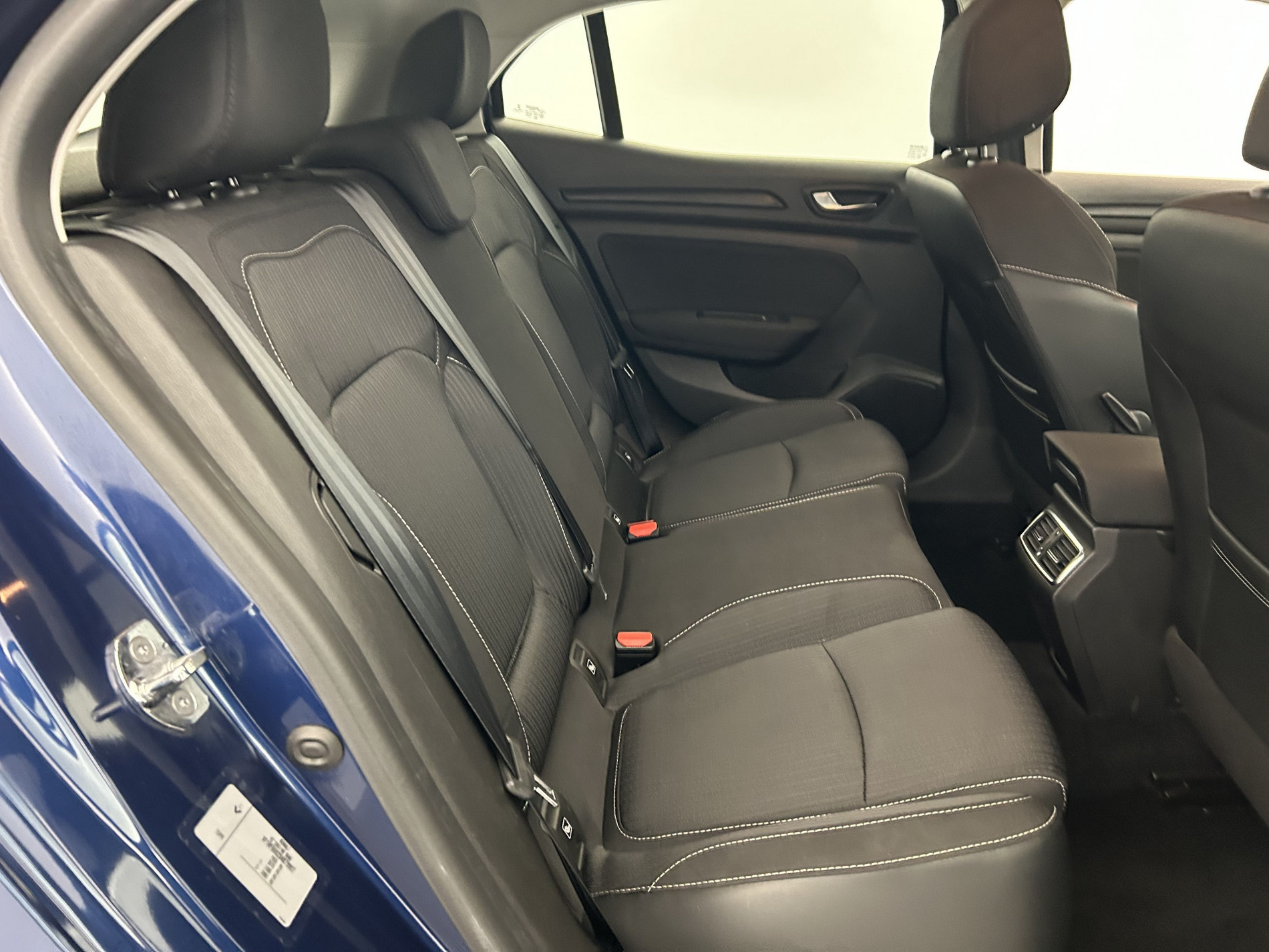 Vente en ligne Renault Megane 1.5 Blue dCi 115ch Business EDC au prix de 14 490 €