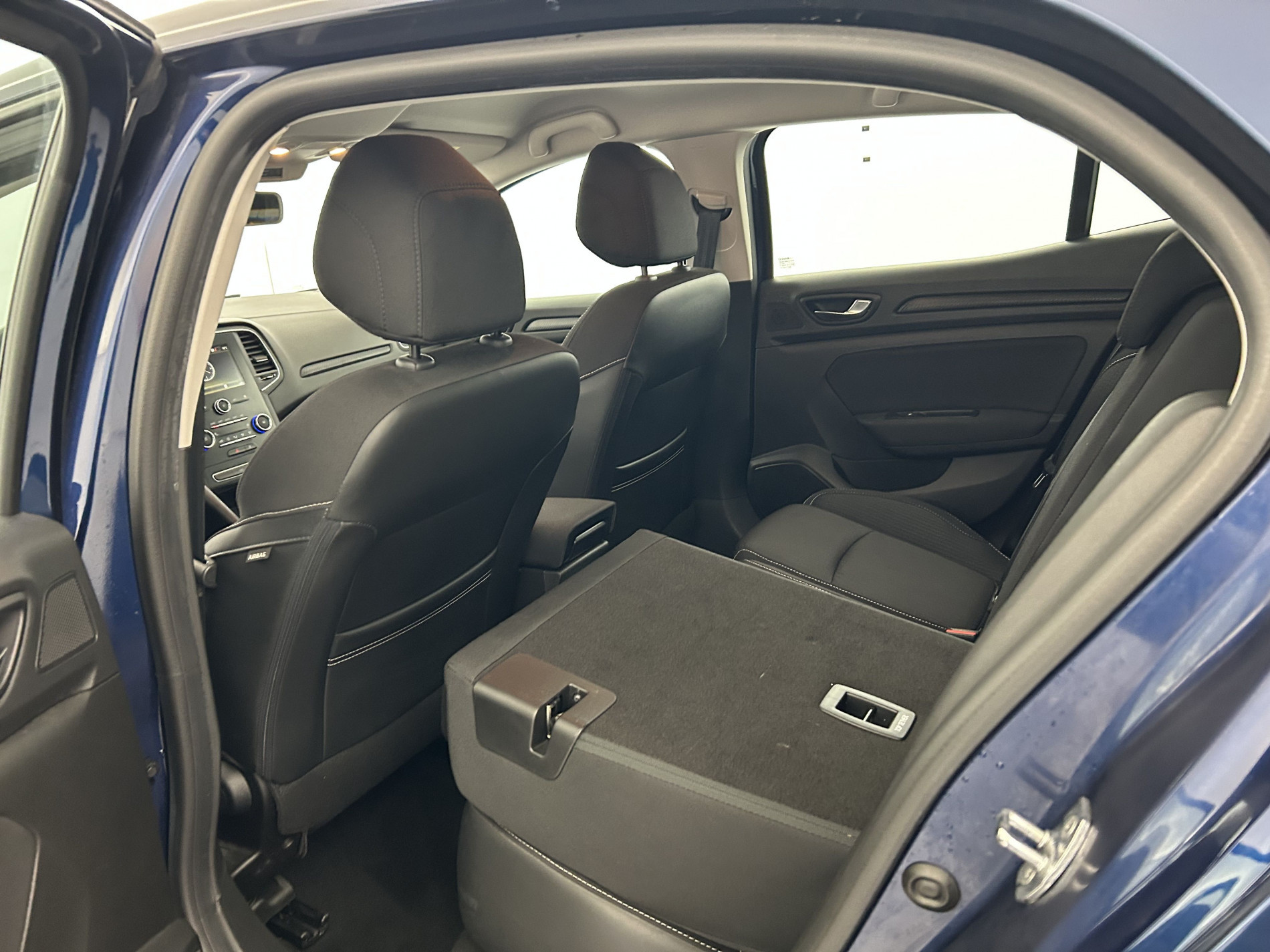 Vente en ligne Renault Megane 1.5 Blue dCi 115ch Business EDC au prix de 14 490 €