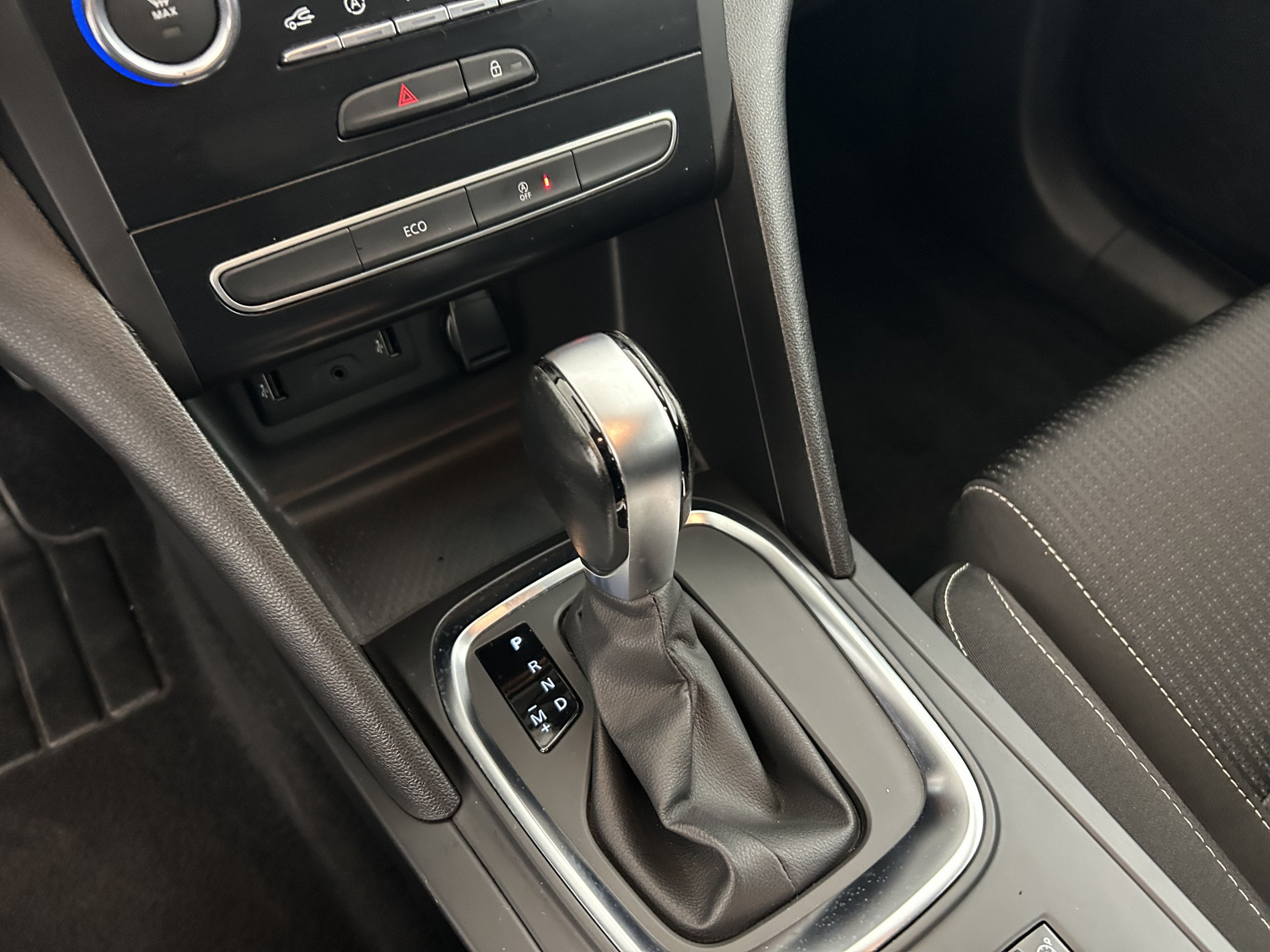 Vente en ligne Renault Megane 1.5 Blue dCi 115ch Business EDC au prix de 14 490 €