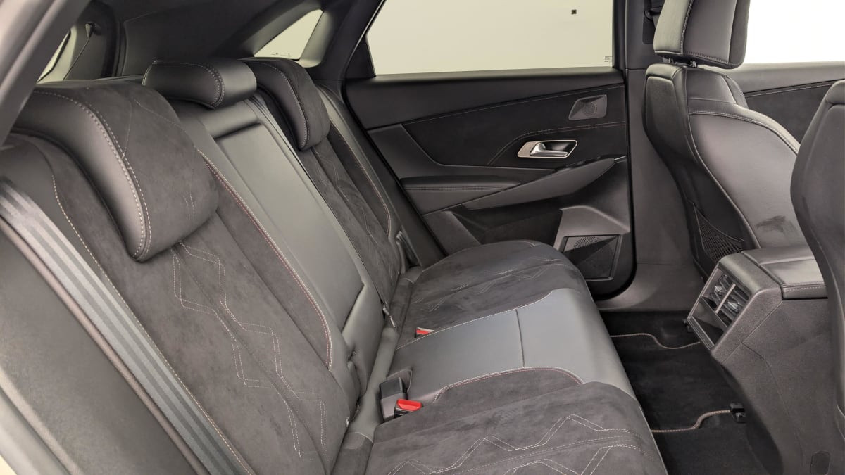 Vente en ligne Ds DS7 Crossback Hybride Rechargeable E-Tense 300 EAT8 4x4 Performance Line + au prix de 36 750 €