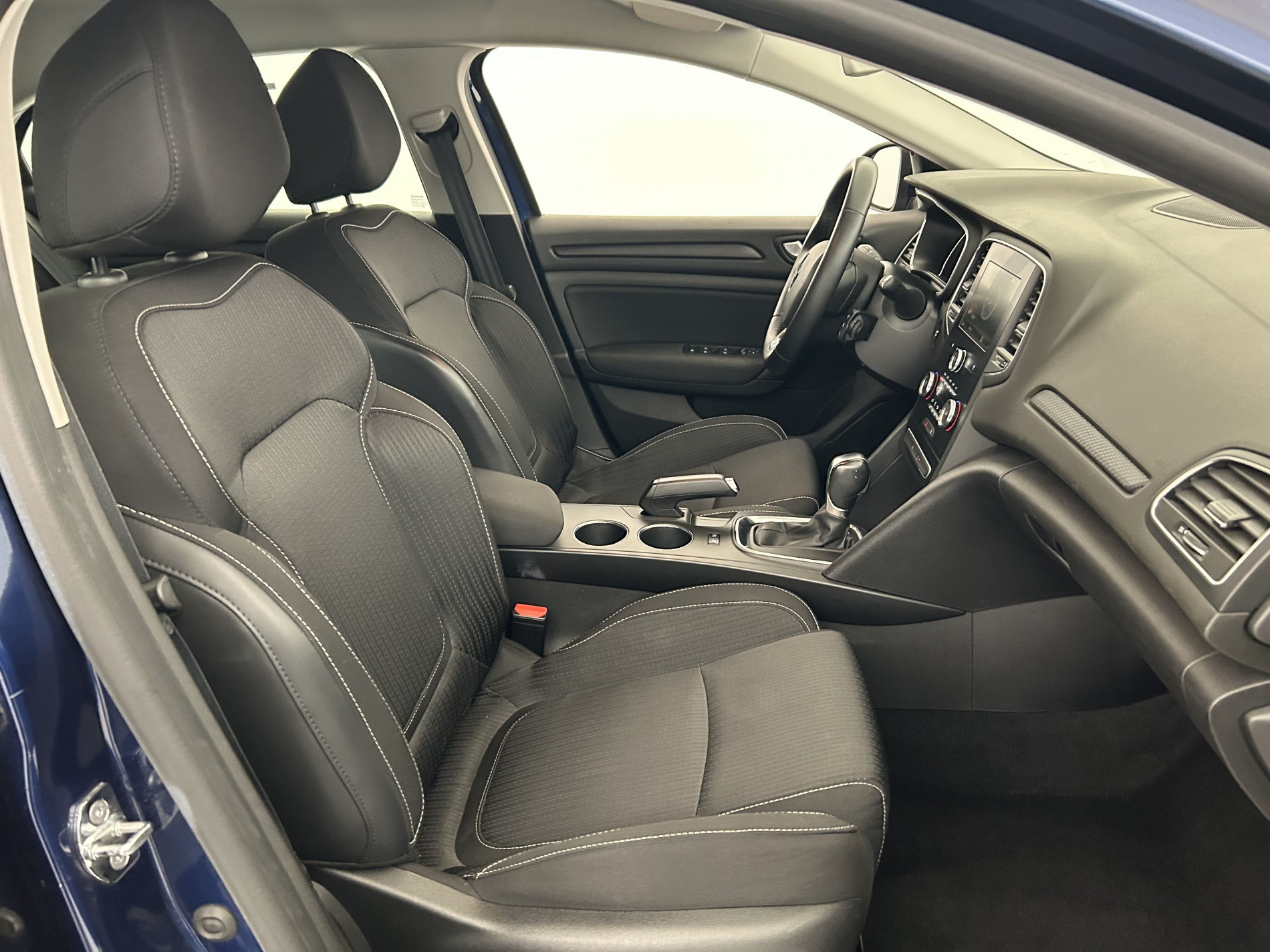 Vente en ligne Renault Megane 1.5 Blue dCi 115ch Business EDC au prix de 14 490 €