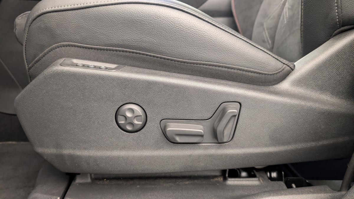 Vente en ligne Ds DS7 Crossback Hybride Rechargeable E-Tense 300 EAT8 4x4 Performance Line + au prix de 36 750 €