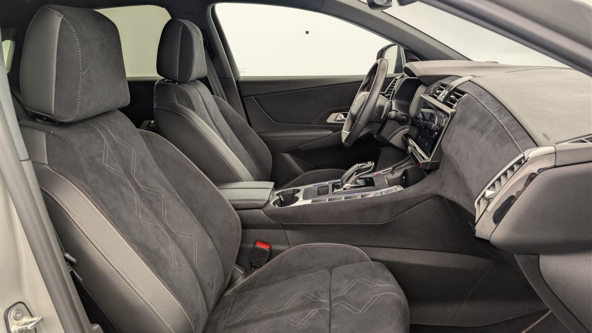 Vente en ligne Ds DS7 Crossback Hybride Rechargeable E-Tense 300 EAT8 4x4 Performance Line + au prix de 36 750 €