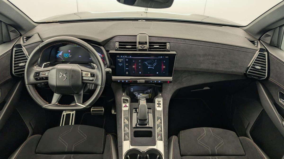 Vente en ligne Ds DS7 Crossback Hybride Rechargeable E-Tense 300 EAT8 4x4 Performance Line + au prix de 36 750 €