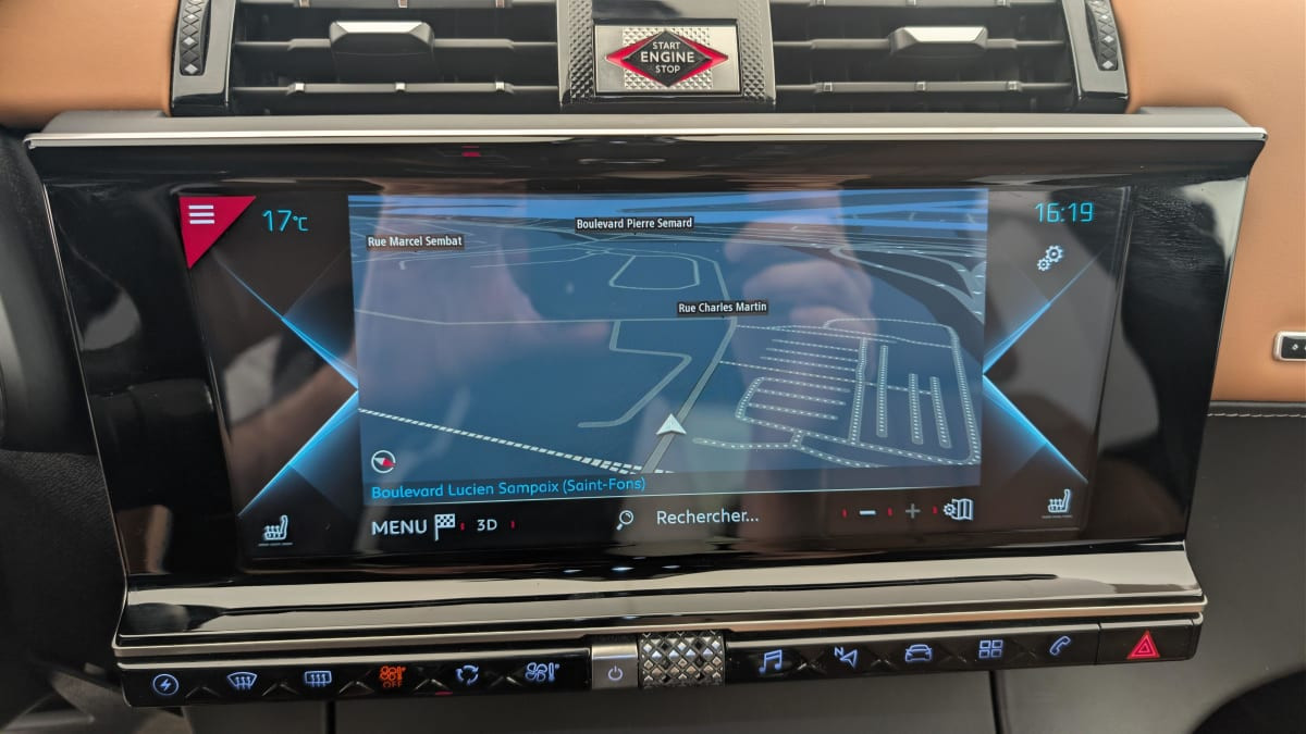 Vente en ligne Ds DS7 Crossback Hybride E-Tense 300 EAT8 4x4 Rivoli au prix de 29 130 €