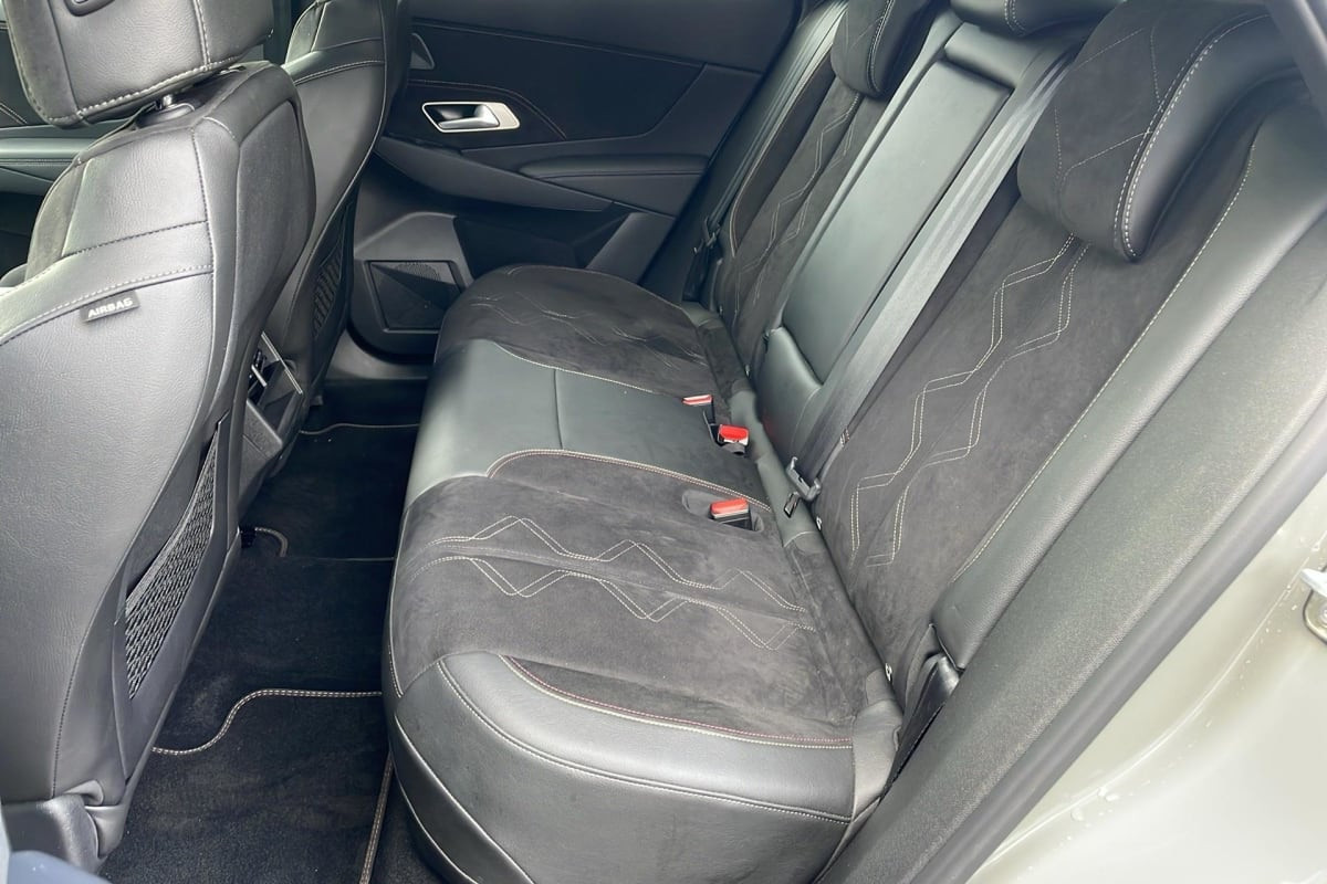 Vente en ligne Ds DS7 Crossback Hybride Rechargeable E-Tense 300 EAT8 4x4 Performance Line + au prix de 36 750 €