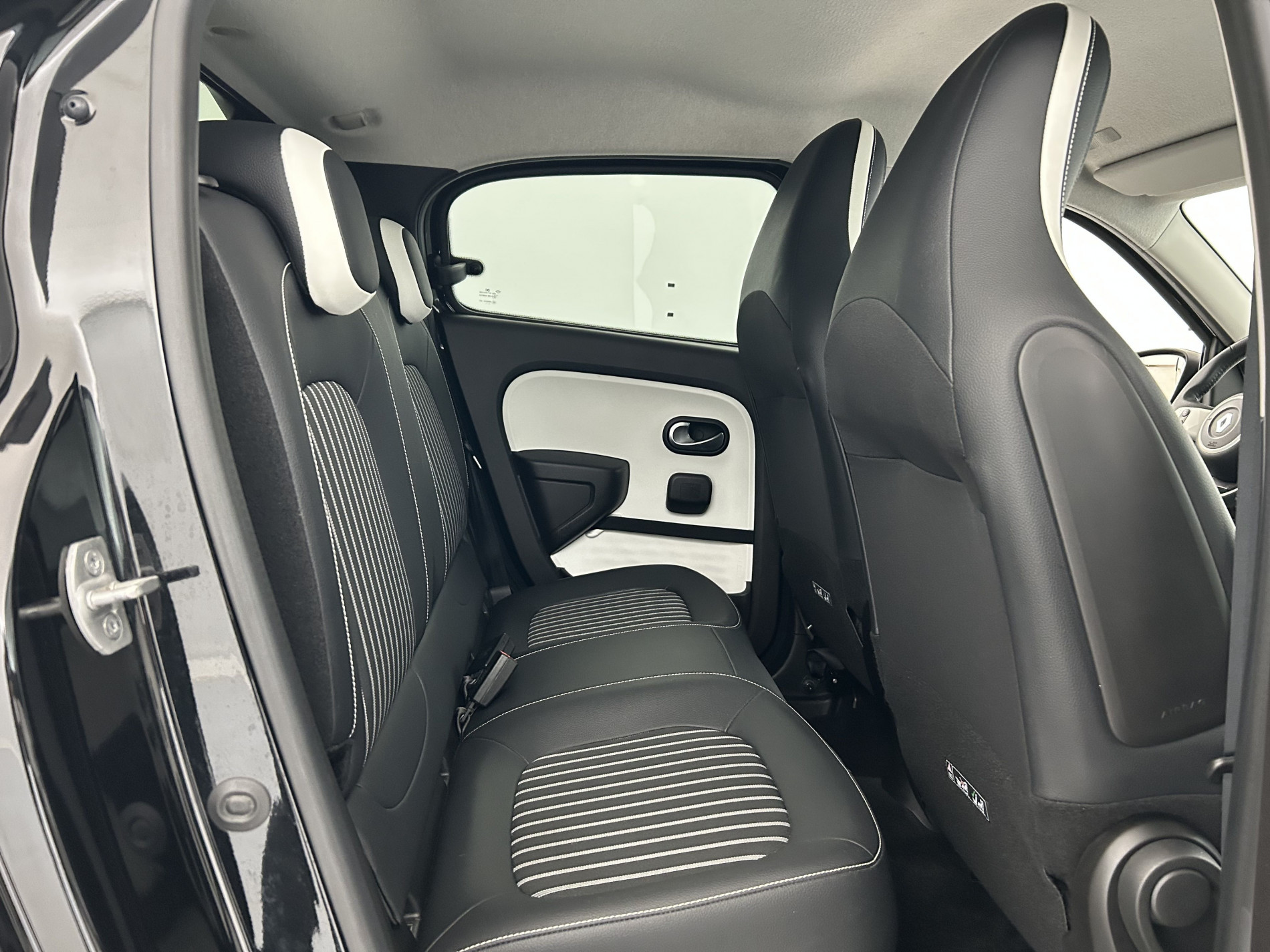 Vente en ligne Renault Twingo 3 E-Tech Electric Intens R80 Achat Intégral au prix de 9 990 €