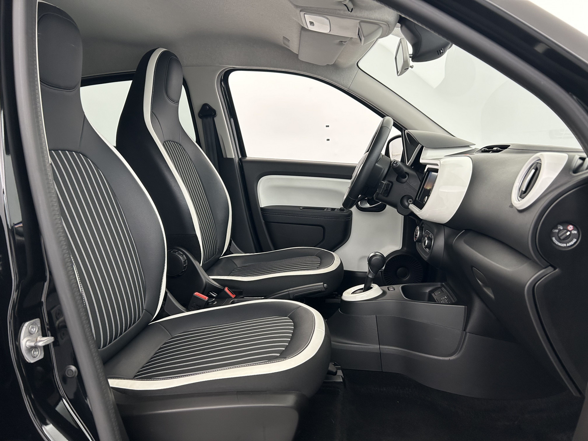 Vente en ligne Renault Twingo 3 E-Tech Electric Intens R80 Achat Intégral au prix de 9 990 €