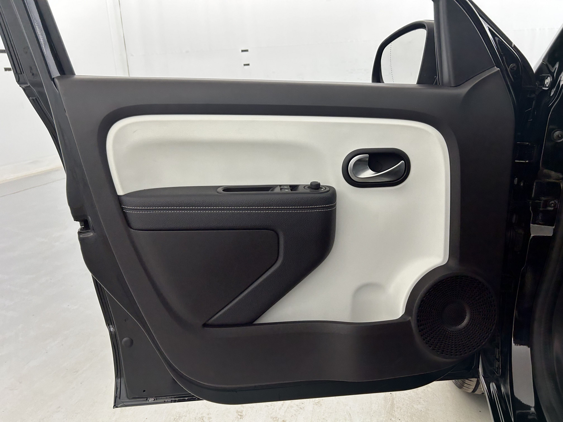 Vente en ligne Renault Twingo 3 E-Tech Electric Intens R80 Achat Intégral au prix de 9 990 €