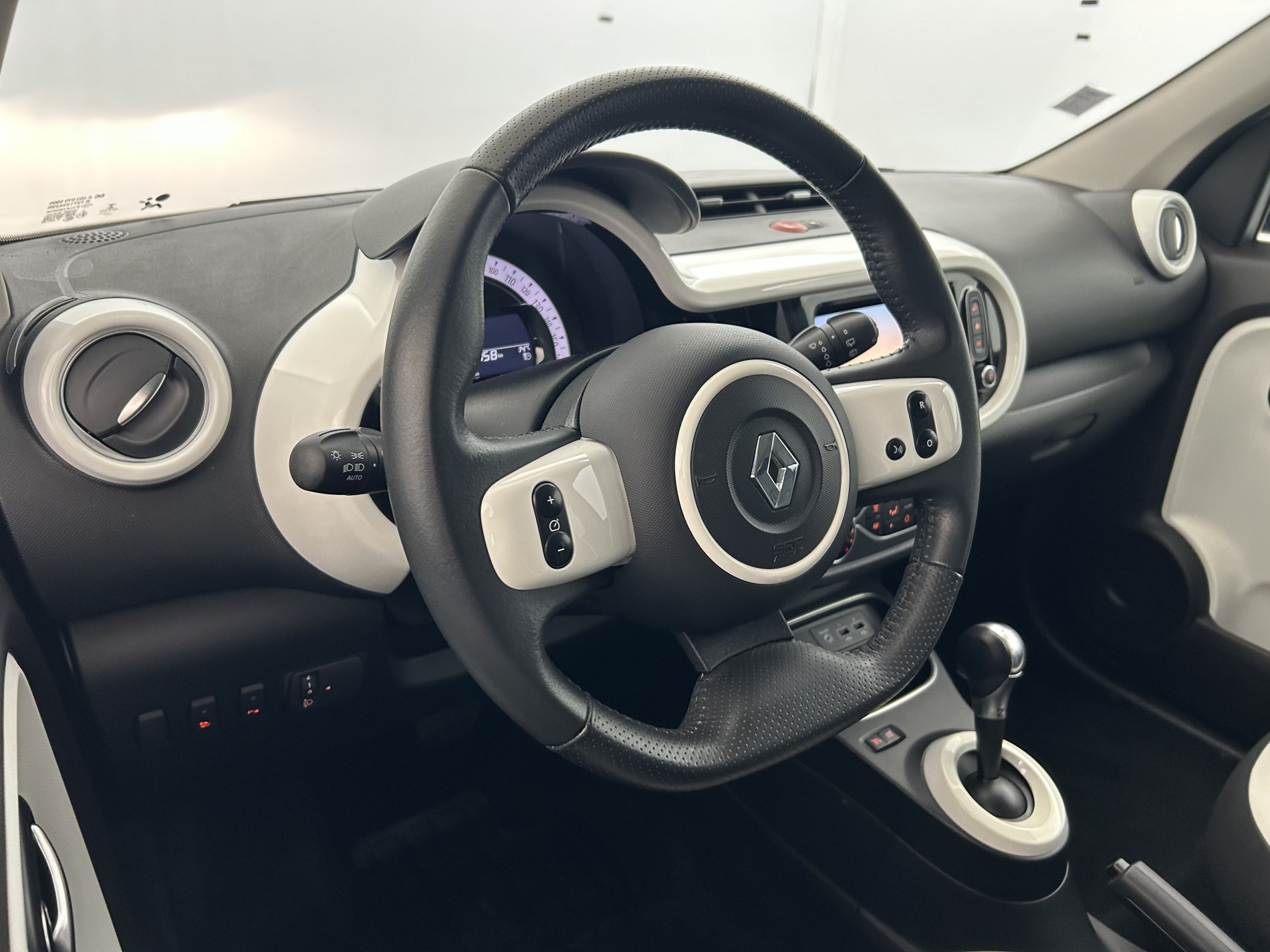 Vente en ligne Renault Twingo 3 E-Tech Electric Intens R80 Achat Intégral au prix de 9 990 €