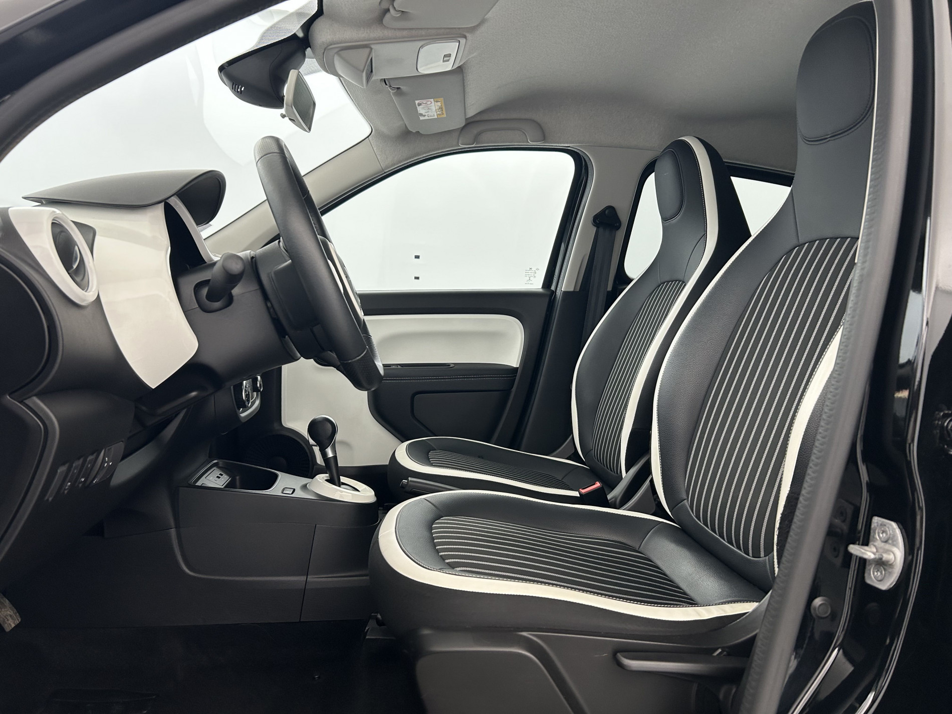 Vente en ligne Renault Twingo 3 E-Tech Electric Intens R80 Achat Intégral au prix de 9 990 €