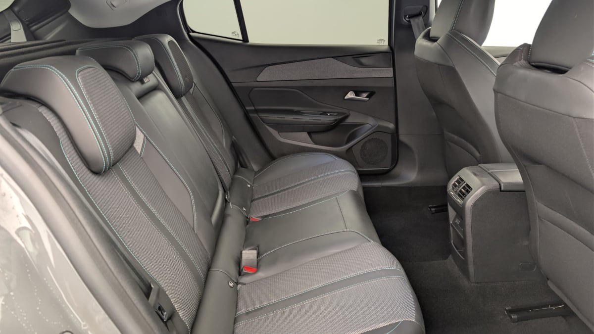 Vente en ligne Peugeot 408 Hybrid 136 e-DCS6 Allure au prix de 25 010 €