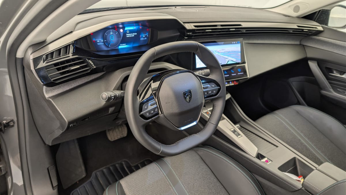 Vente en ligne Peugeot 408 Hybrid 136 e-DCS6 Allure au prix de 25 010 €