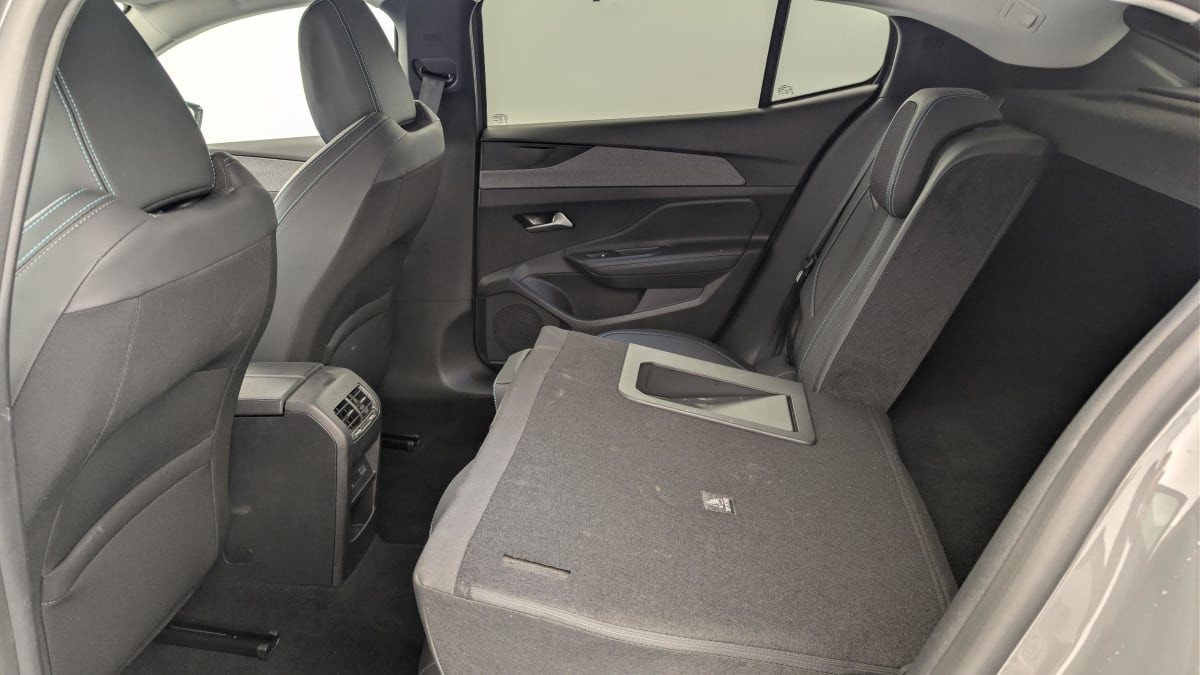 Vente en ligne Peugeot 408 Hybrid 136 e-DCS6 Allure au prix de 25 010 €