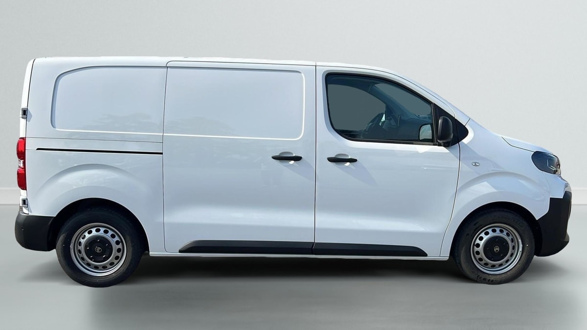 Vente en ligne Citroën Jumpy Fourgon JUMPY FGN M BLUEHDI 120 S S BVM6 au prix de 27 950 €