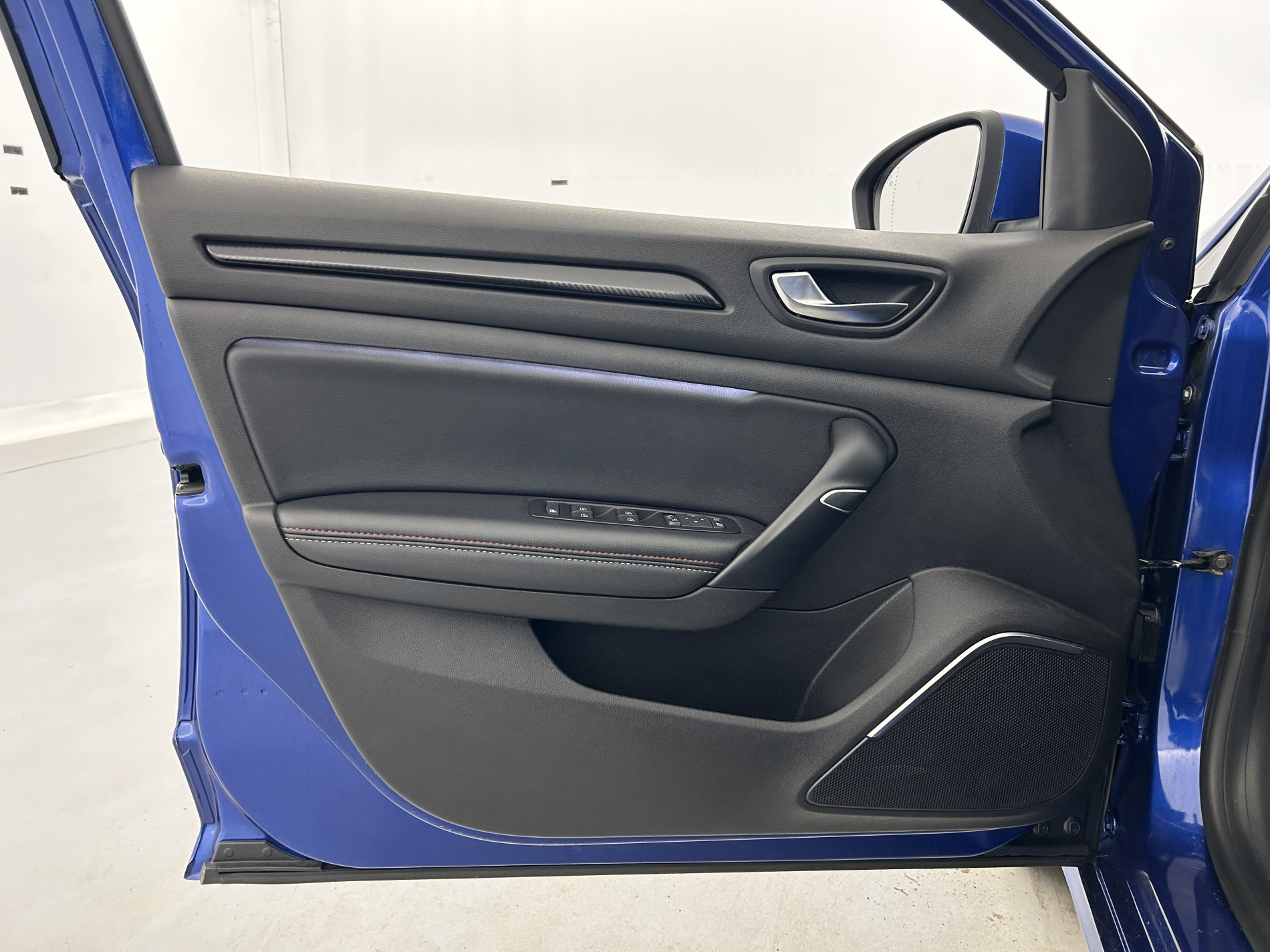 Vente en ligne Renault Megane 1.6 E-Tech Plug-in 160ch RS Line Suréquipée au prix de 18 980 €