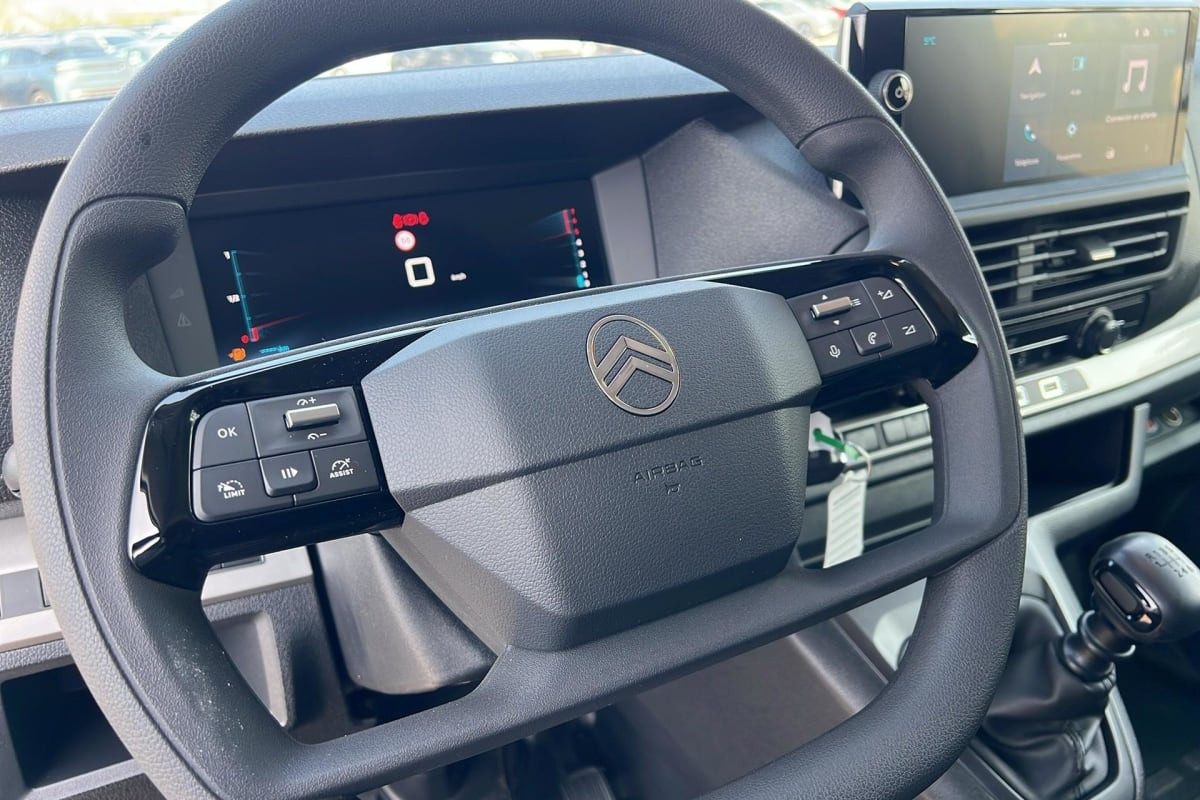 Vente en ligne Citroën Jumpy Fourgon JUMPY FGN M BLUEHDI 120 S S BVM6 au prix de 27 950 €