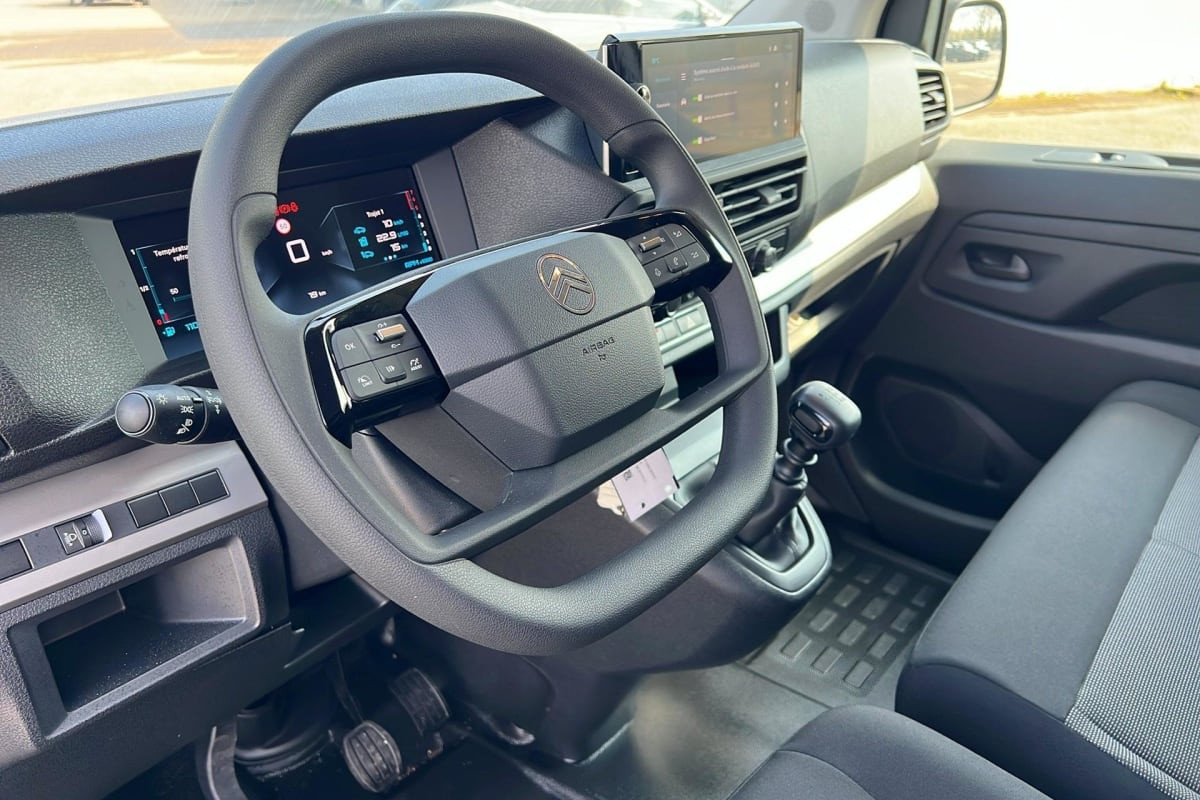 Vente en ligne Citroën Jumpy Fourgon JUMPY FGN M BLUEHDI 120 S S BVM6 au prix de 27 450 €