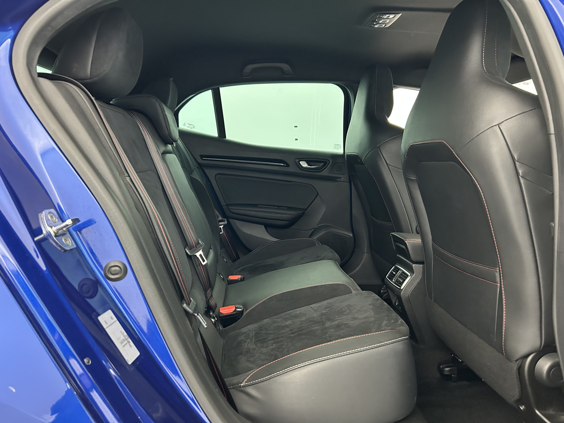 Vente en ligne Renault Megane 1.6 E-Tech Plug-in 160ch RS Line Suréquipée au prix de 18 980 €