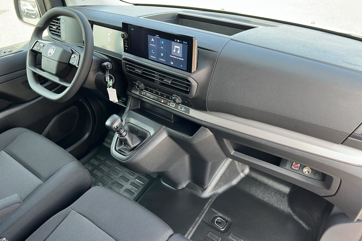 Vente en ligne Citroën Jumpy Fourgon JUMPY FGN M BLUEHDI 120 S S BVM6 au prix de 27 950 €