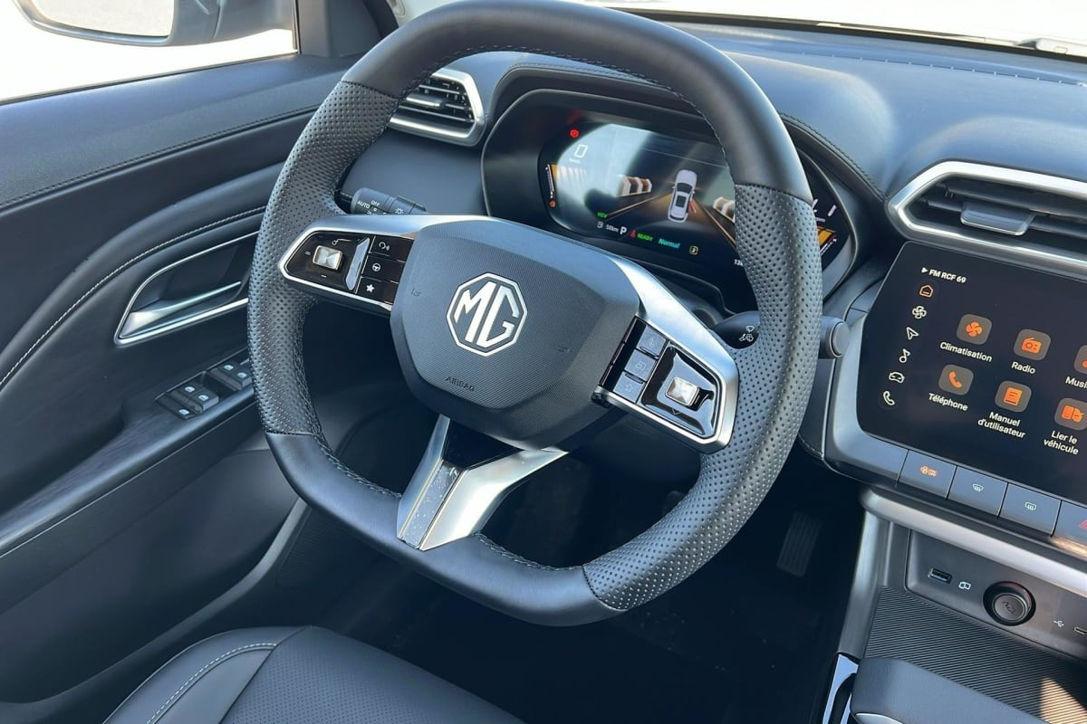 Vente en ligne Mg ZS 1.5 L Hybrid+ 197 ch Luxury au prix de 24 380 €