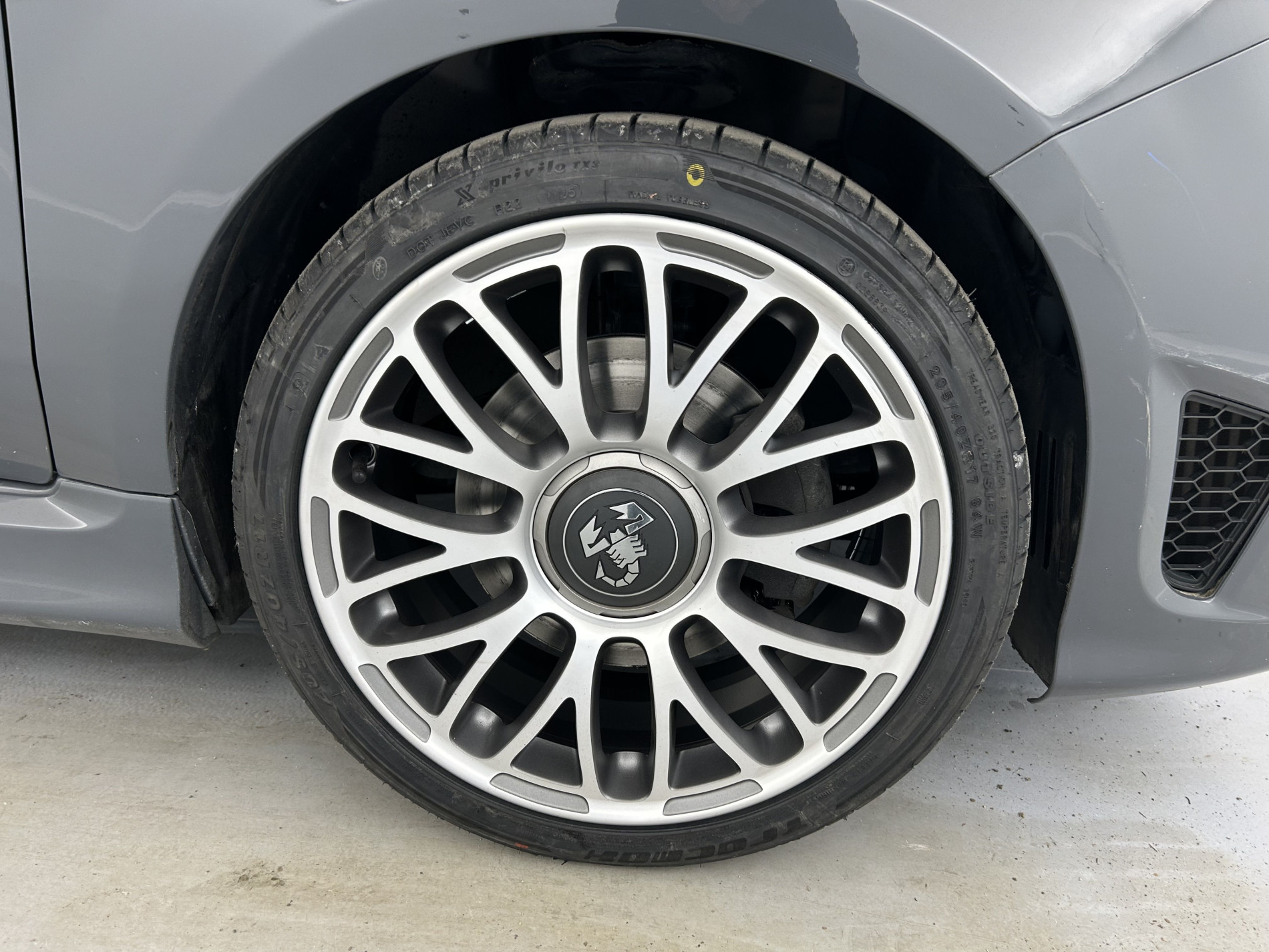 Vente en ligne Abarth 500 1.4 Turbo T-Jet 145ch 595 + Toit ouvrant au prix de 14 790 €