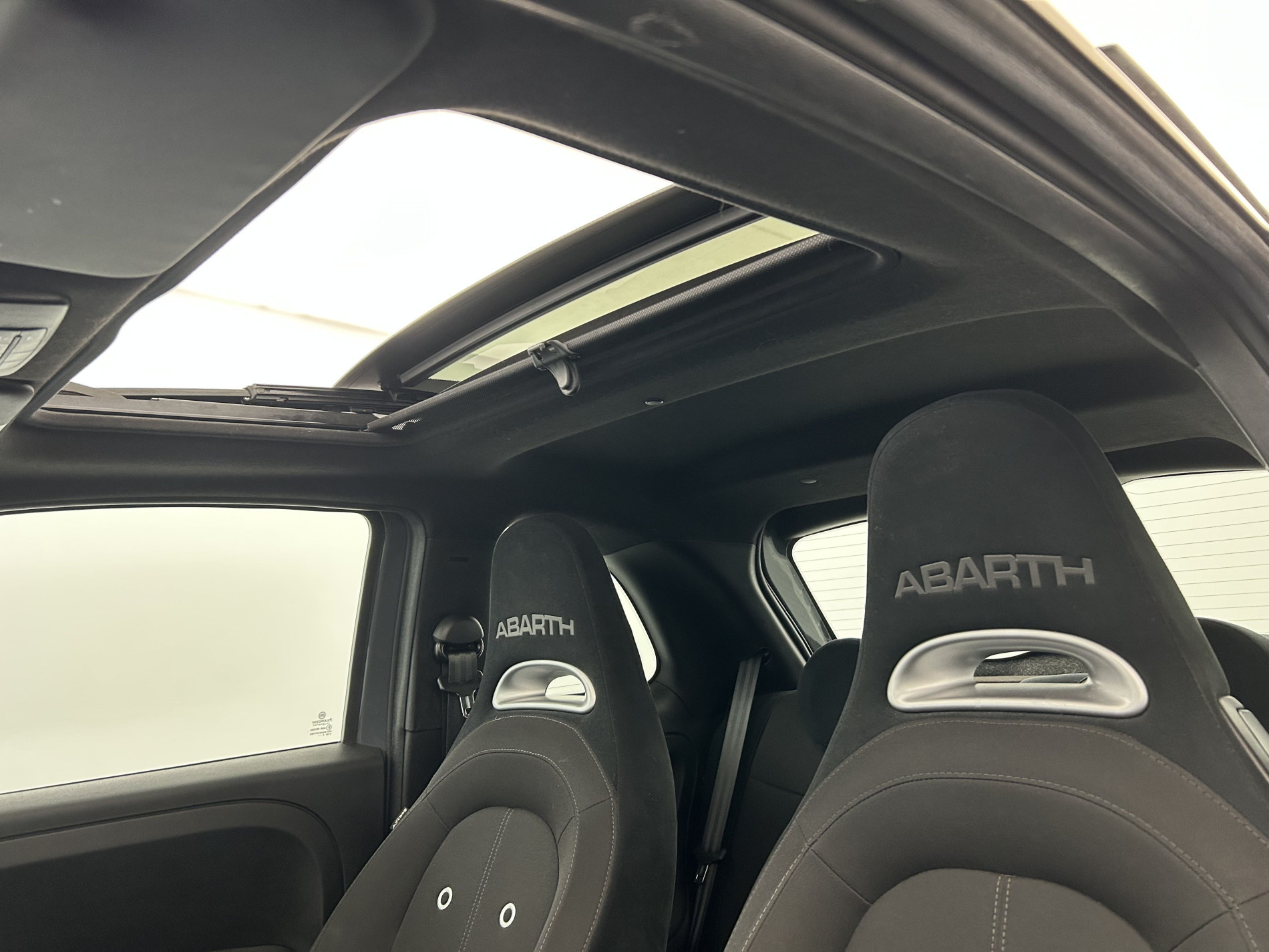 Vente en ligne Abarth 500 1.4 Turbo T-Jet 145ch 595 + Toit ouvrant au prix de 14 790 €