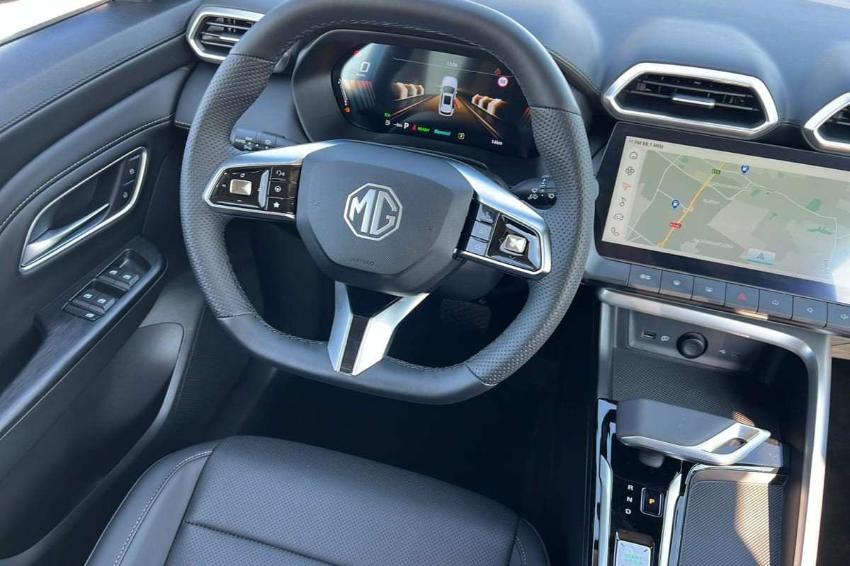 Vente en ligne Mg ZS 1.5 L Hybrid+ 197 ch Luxury au prix de 24 380 €