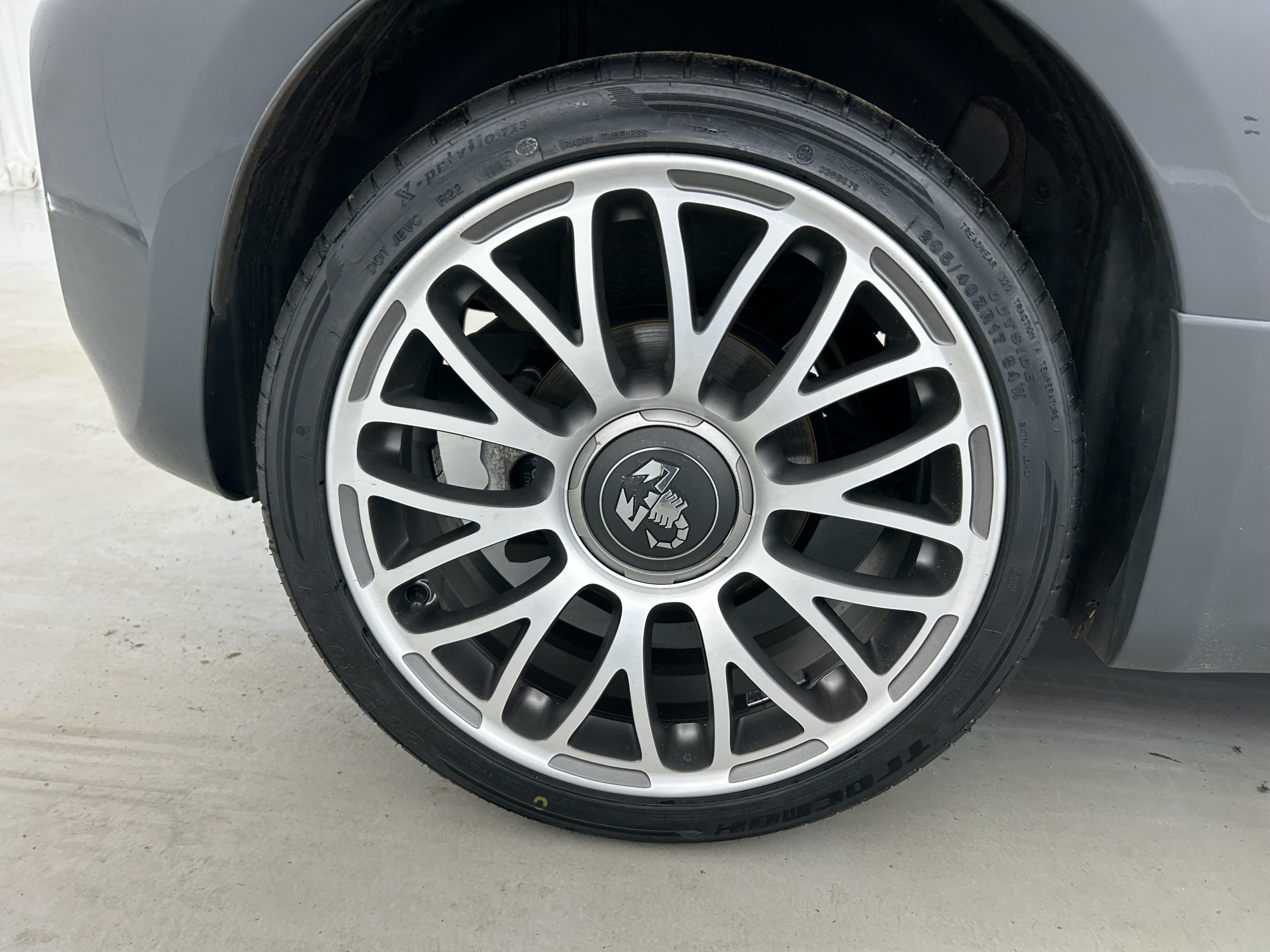 Vente en ligne Abarth 500 1.4 Turbo T-Jet 145ch 595 + Toit ouvrant au prix de 14 790 €