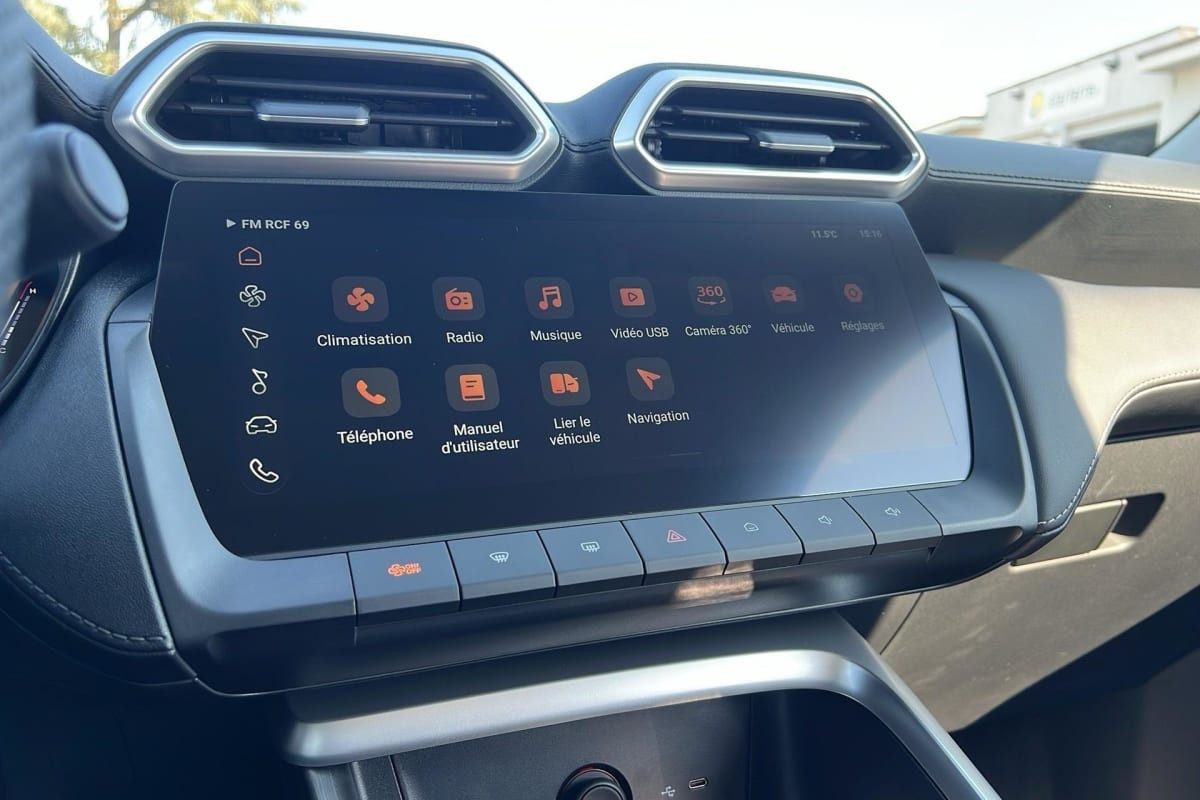 Vente en ligne Mg ZS 1.5 L Hybrid+ 197 ch Luxury au prix de 24 380 €