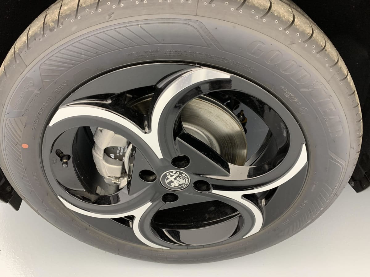 Vente en ligne Alfa Romeo Junior 1.2 Ibrida 145 ch e-DCT6 Ti au prix de 29 450 €