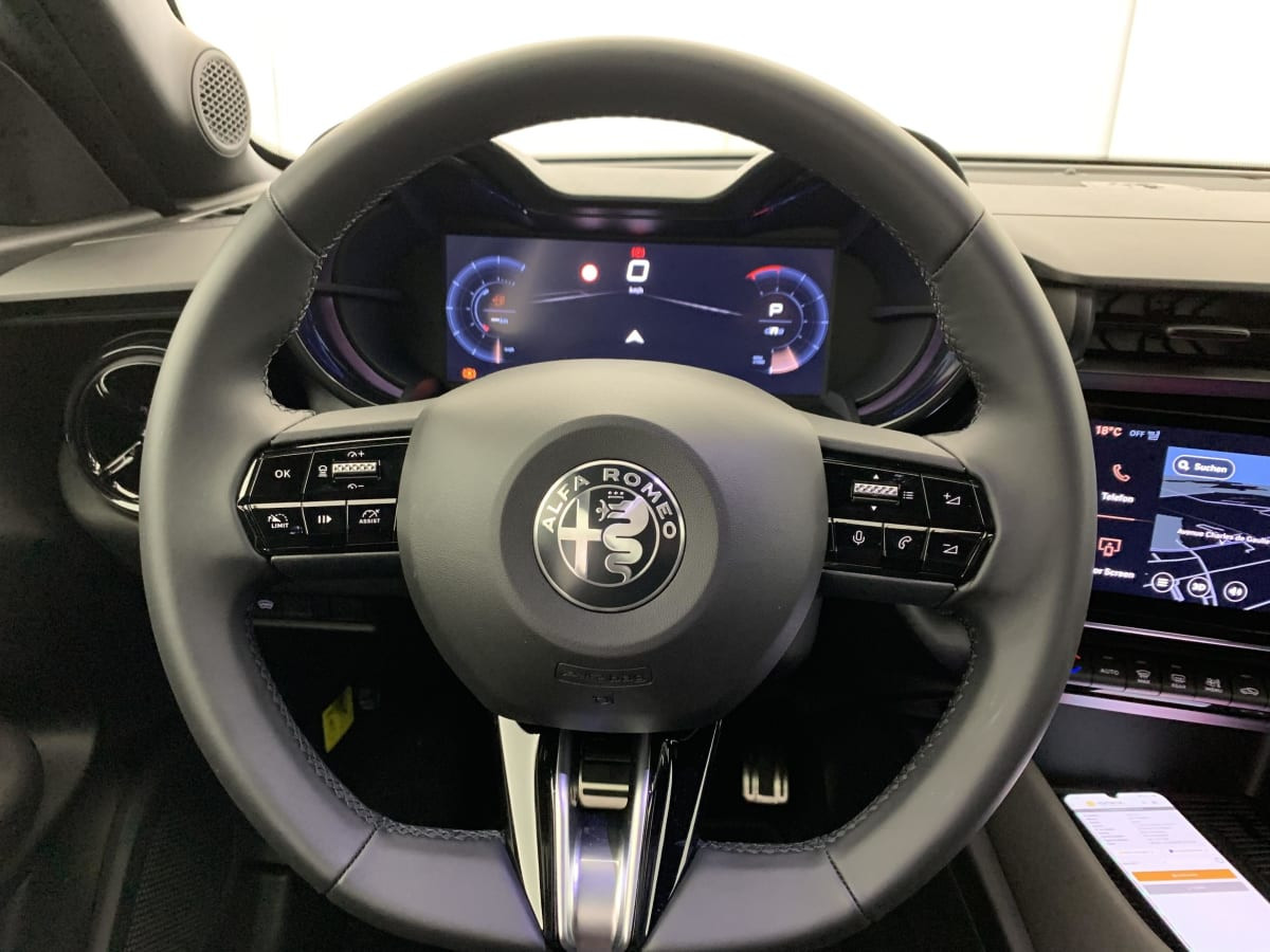 Vente en ligne Alfa Romeo Junior 1.2 Ibrida 145 ch e-DCT6 Ti au prix de 29 450 €