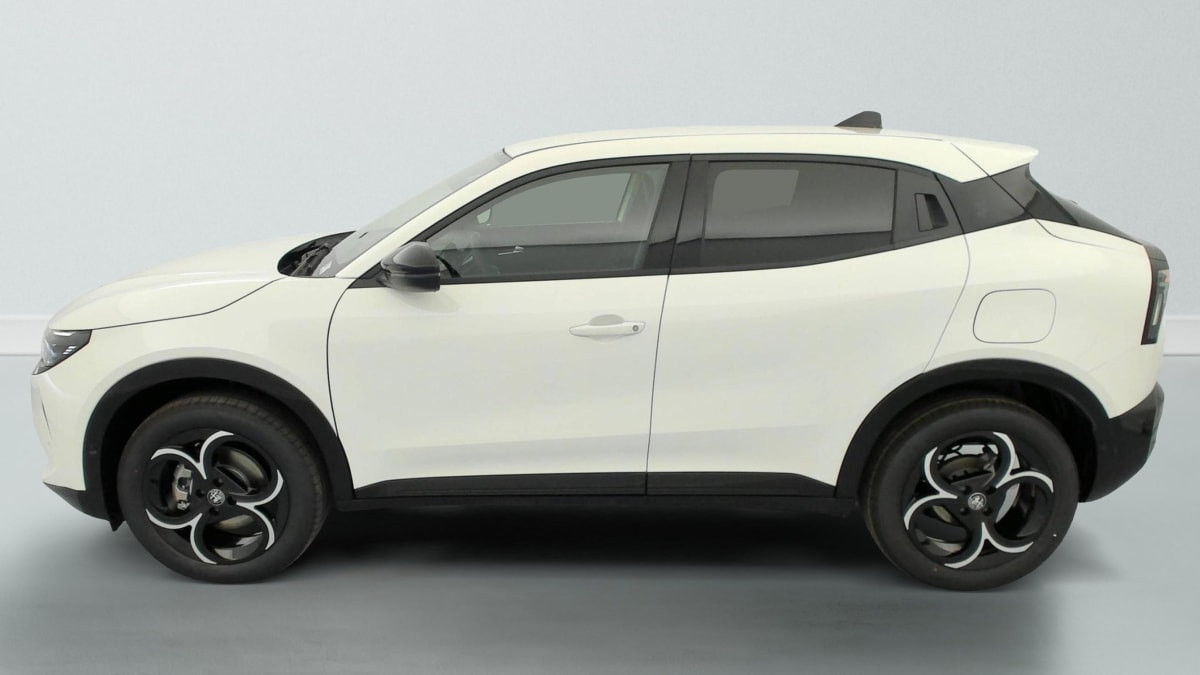 Vente en ligne Alfa Romeo Junior 1.2 Ibrida 145 ch e-DCT6 Ti au prix de 29 450 €