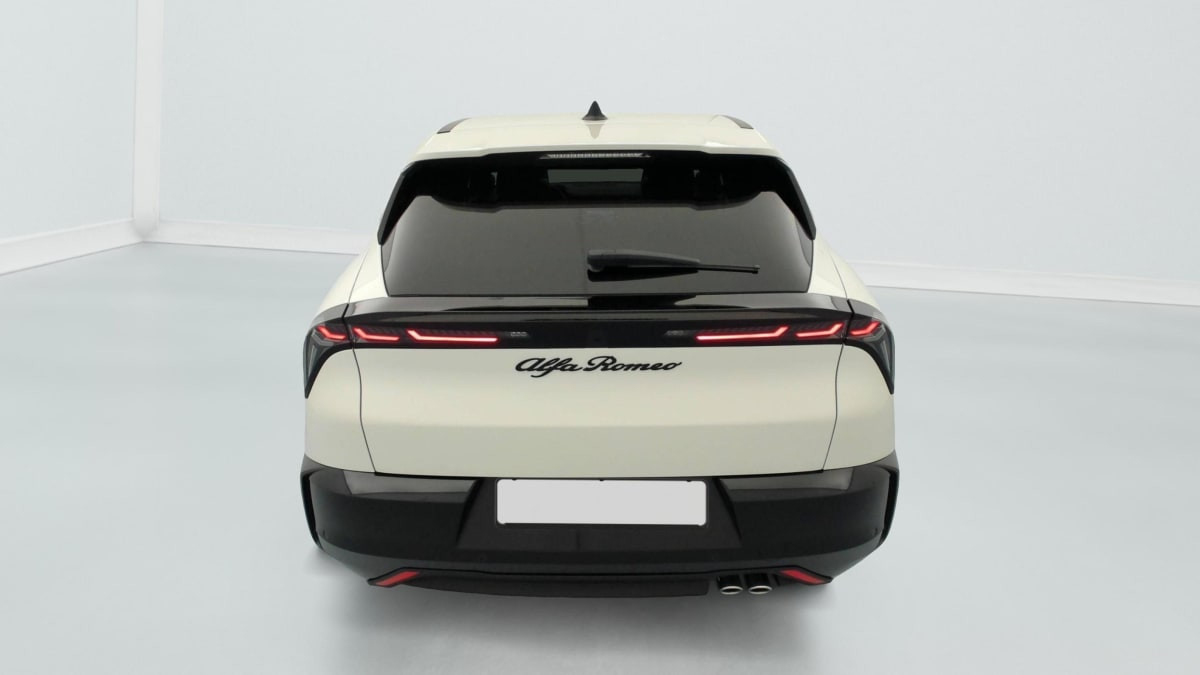 Vente en ligne Alfa Romeo Junior 1.2 Ibrida 145 ch e-DCT6 Ti au prix de 29 450 €