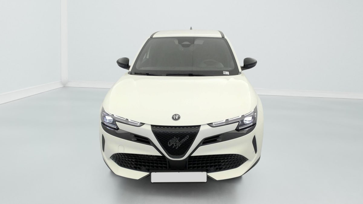 Vente en ligne Alfa Romeo Junior 1.2 Ibrida 145 ch e-DCT6 Ti au prix de 29 450 €
