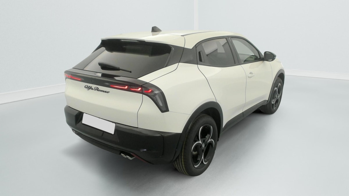 Vente en ligne Alfa Romeo Junior 1.2 Ibrida 145 ch e-DCT6 Ti au prix de 29 450 €