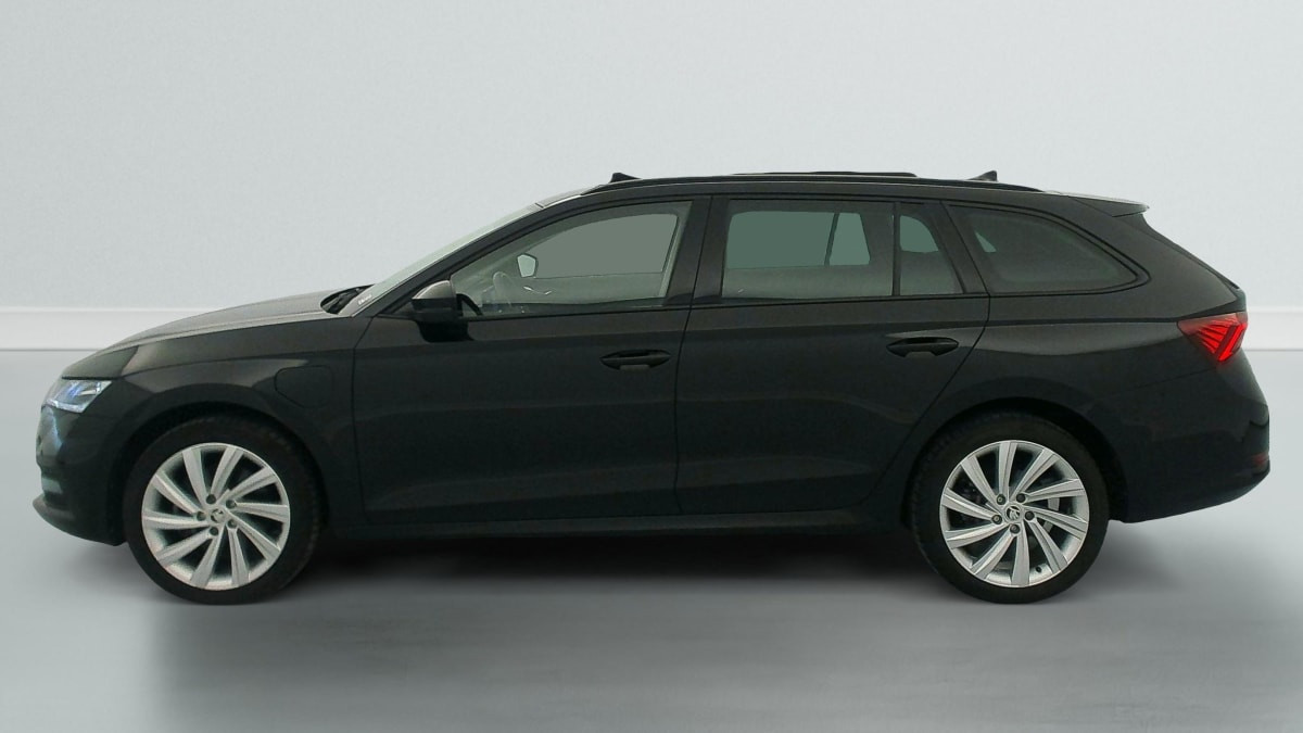 Vente en ligne Skoda Octavia Combi 1.4 TSI PHEV iV 204 ch DSG6e Ambition au prix de 25 420 €