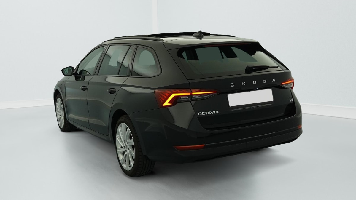 Vente en ligne Skoda Octavia Combi 1.4 TSI PHEV iV 204 ch DSG6e Ambition au prix de 25 420 €